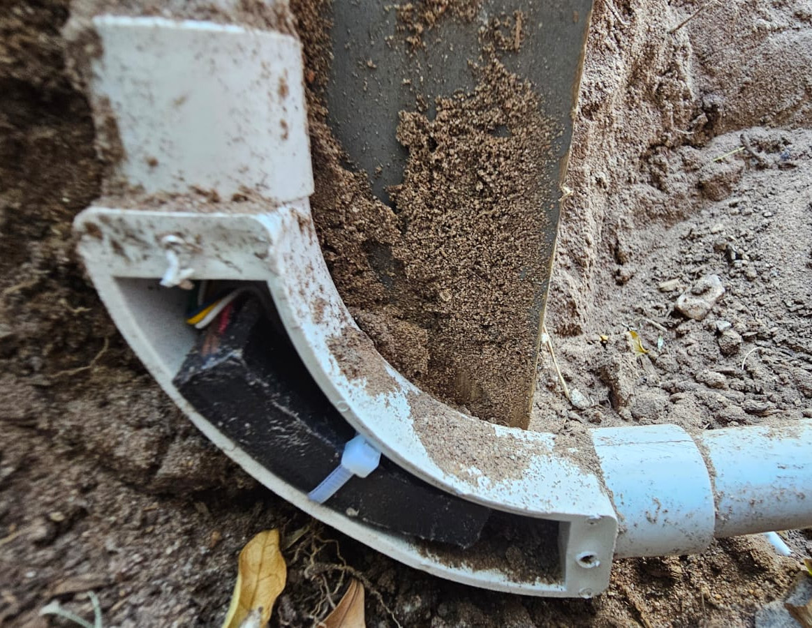 Curved cable waterproofing joining cover