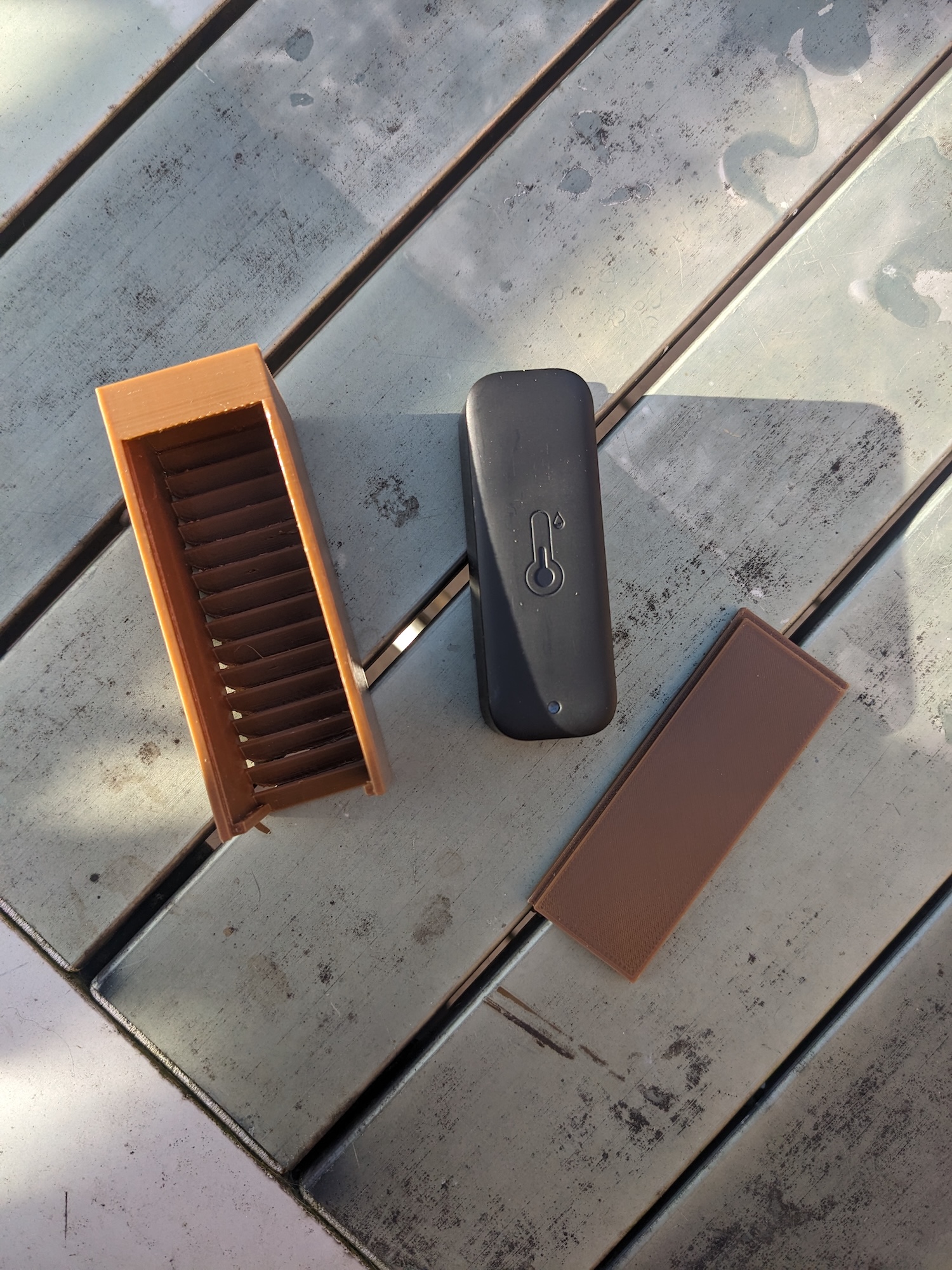 Zigbee outdoor temp sensor mount