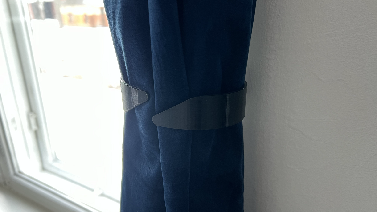 Curtain clip