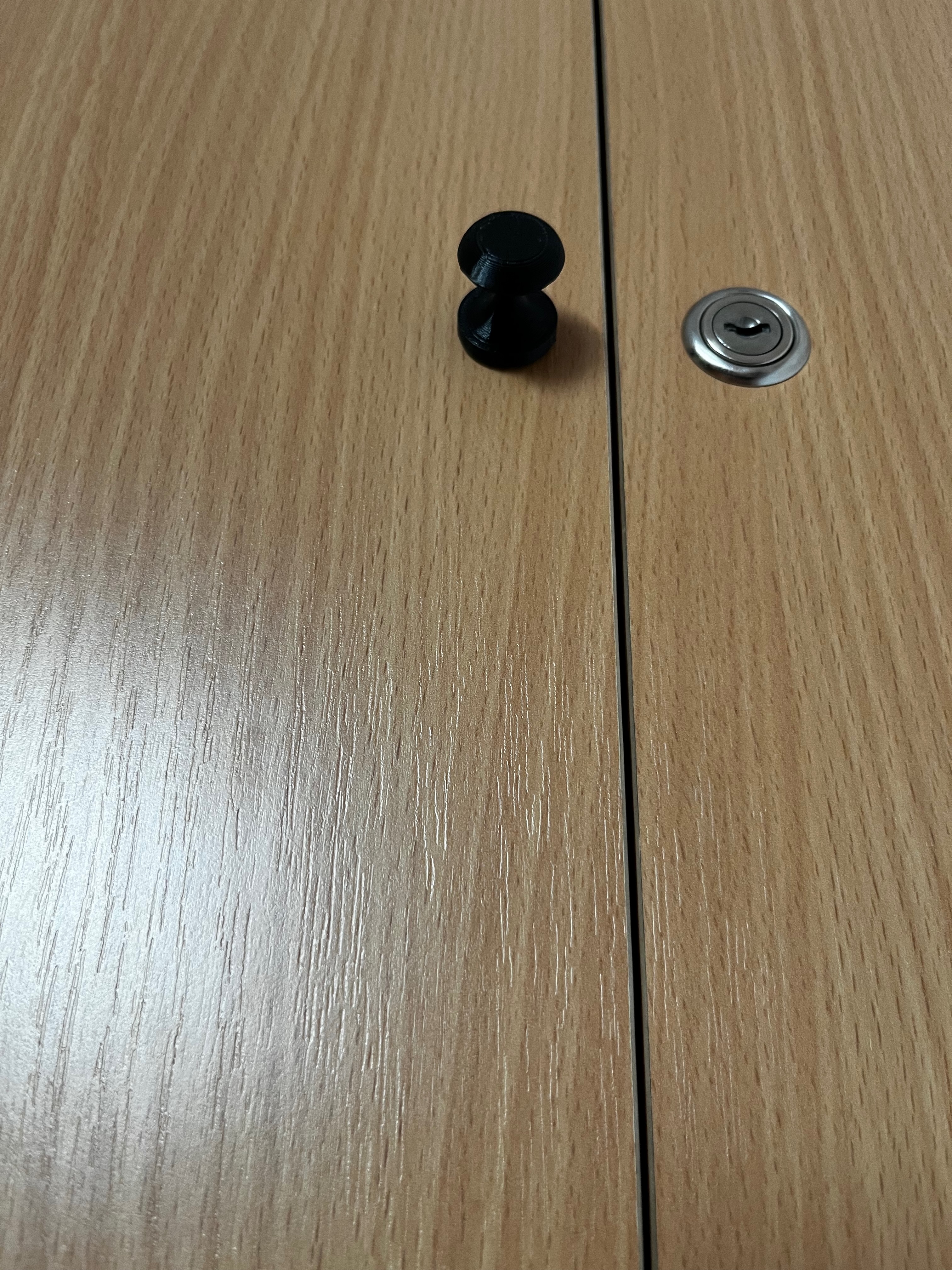 Cabinet handle
