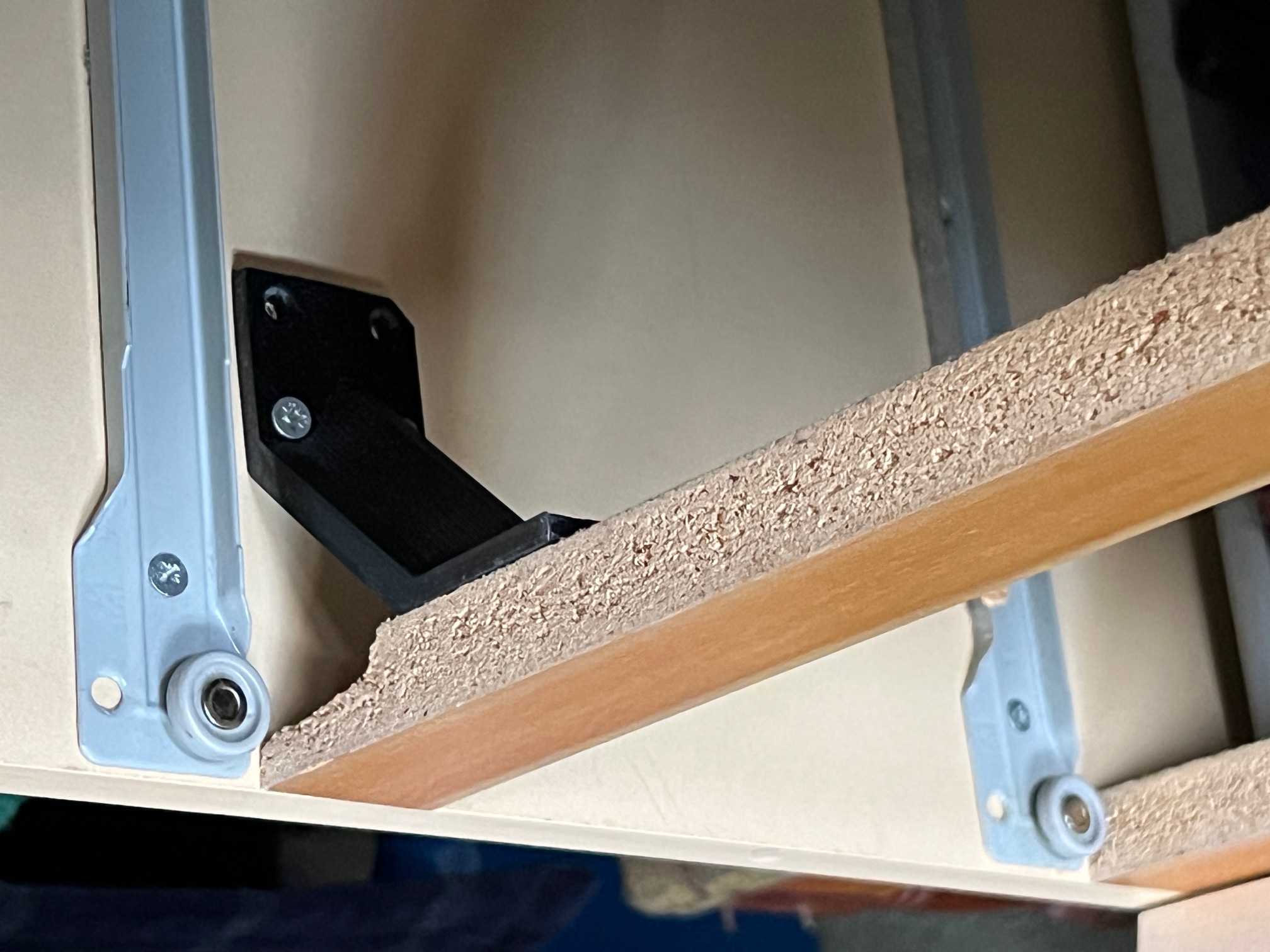 Ikea Malm chest of drawers repair bracket. — miniatura 2