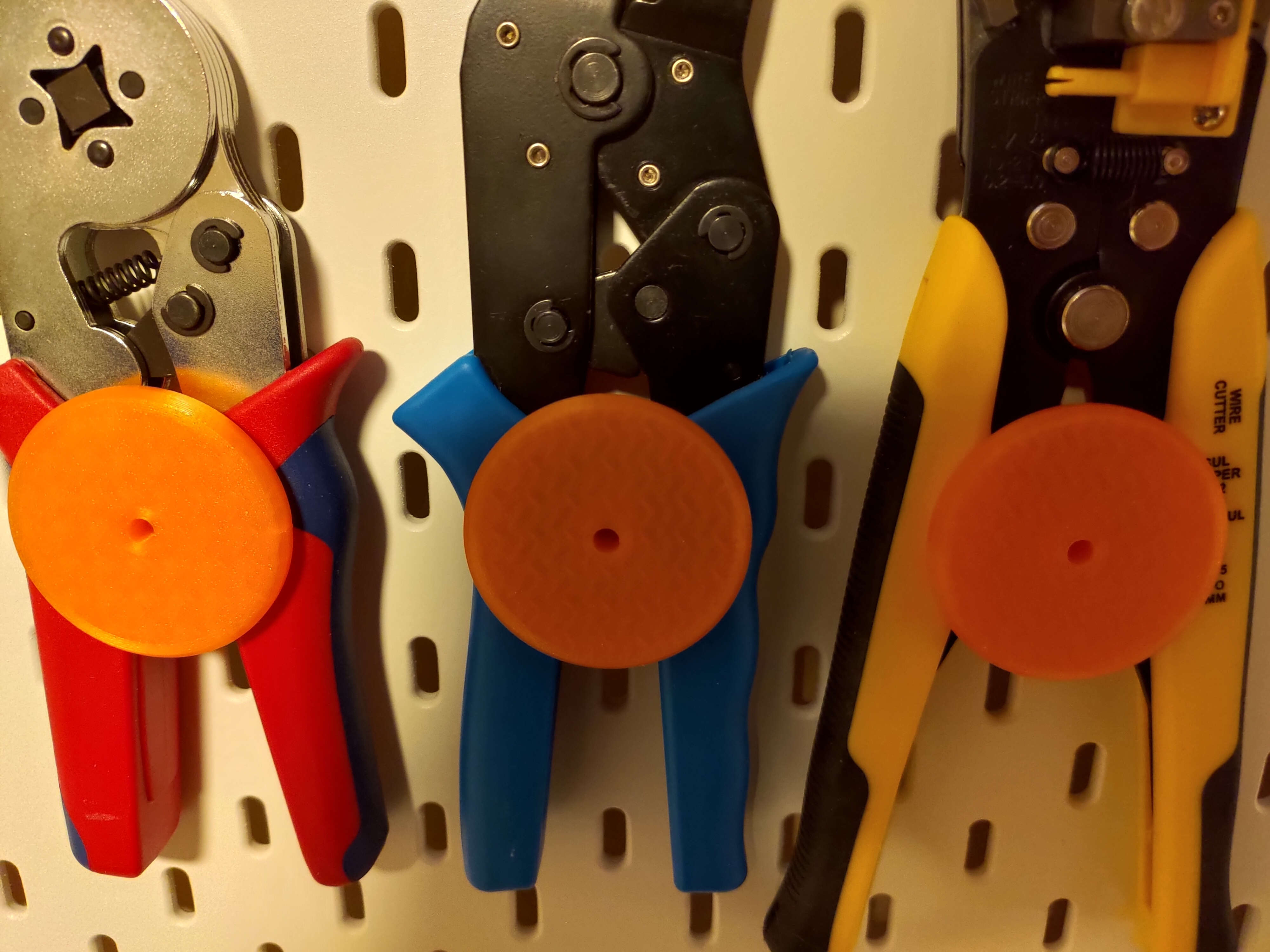 Crimping tool holder for skadis, t-nut