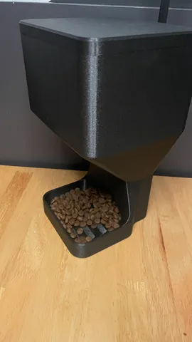 Cat feeder