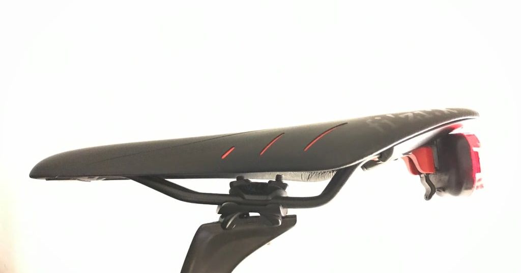 Fizik saddle light best sale