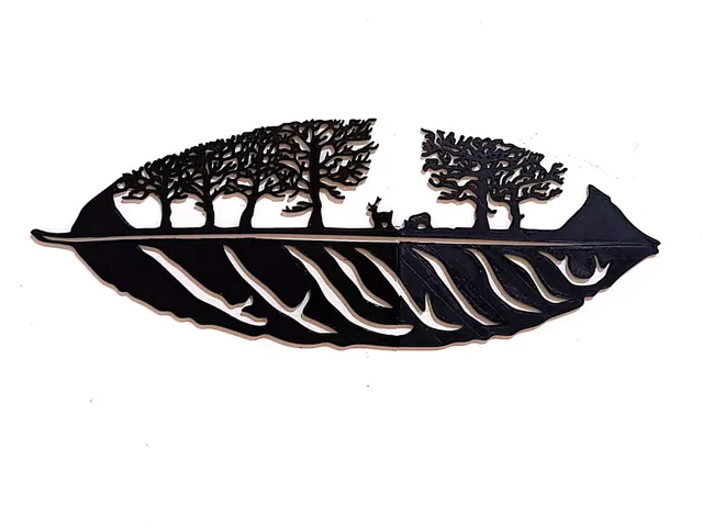 WILDLIFE ON A LEAF