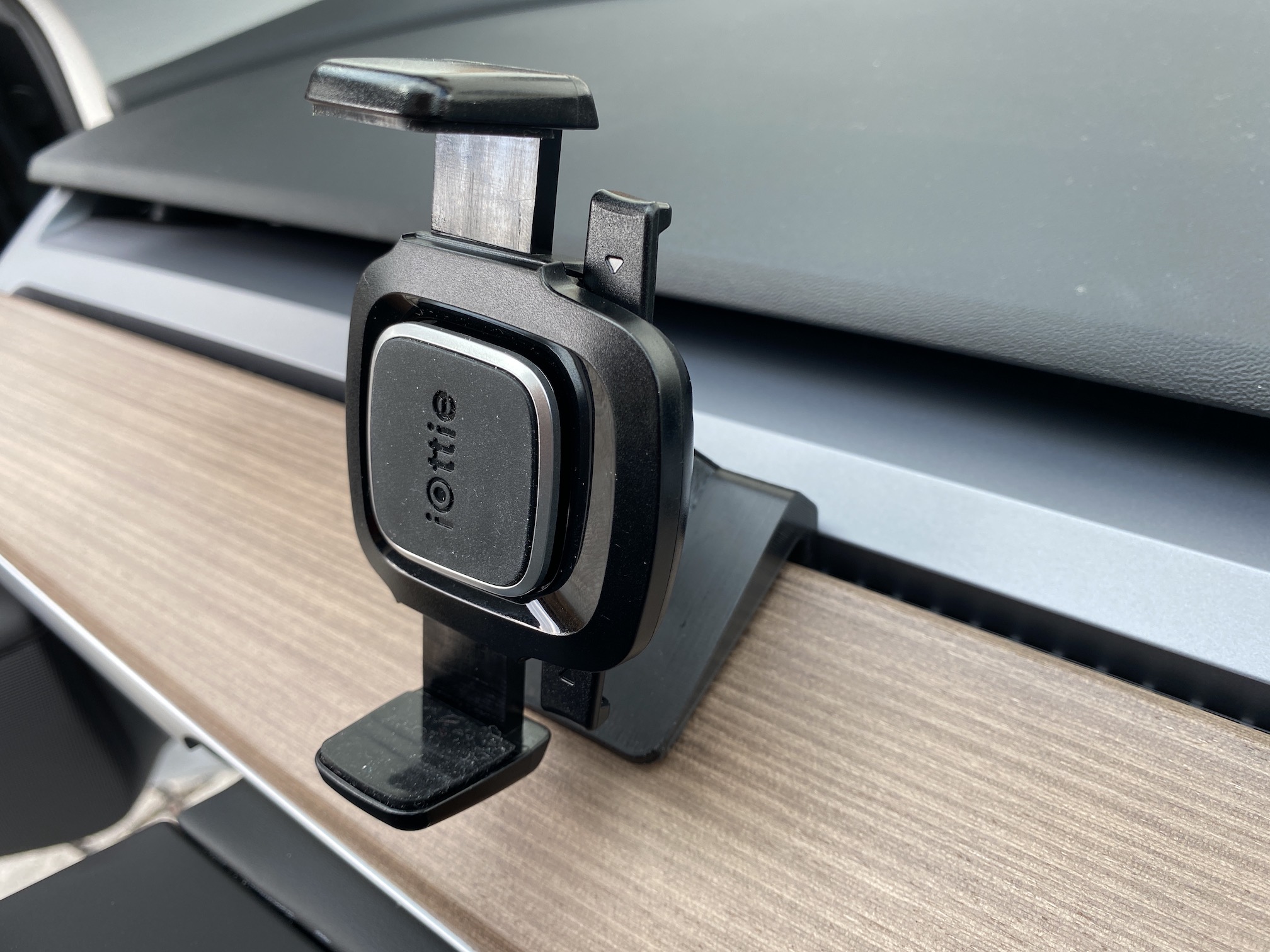 Tesla Model 3/Y iOttie Phone Holder