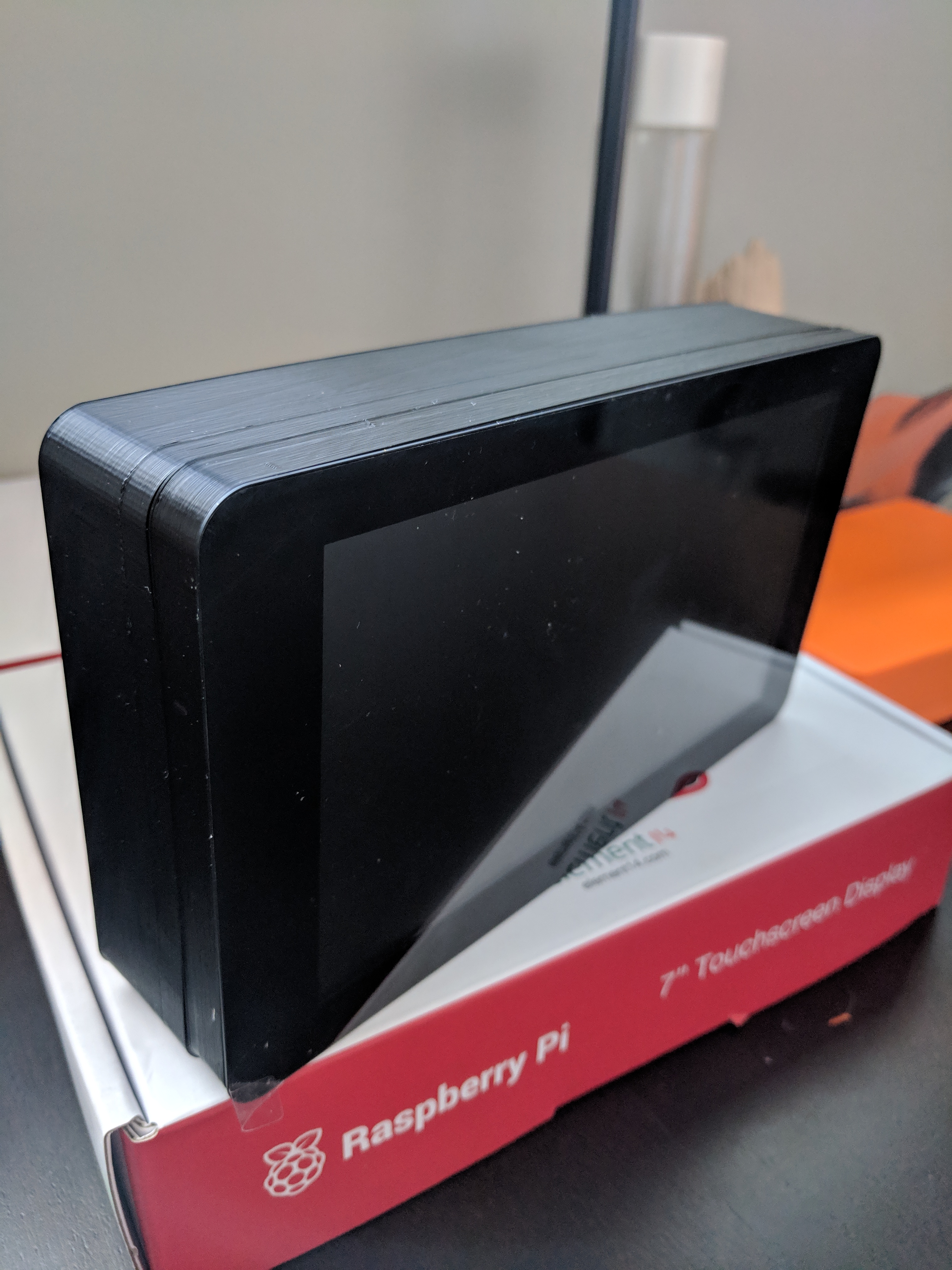 Raspberry Pi 7 Inch Screen Wall Mount - Multiple Exits + Vented