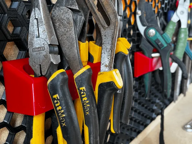 Pliers mount for HSW