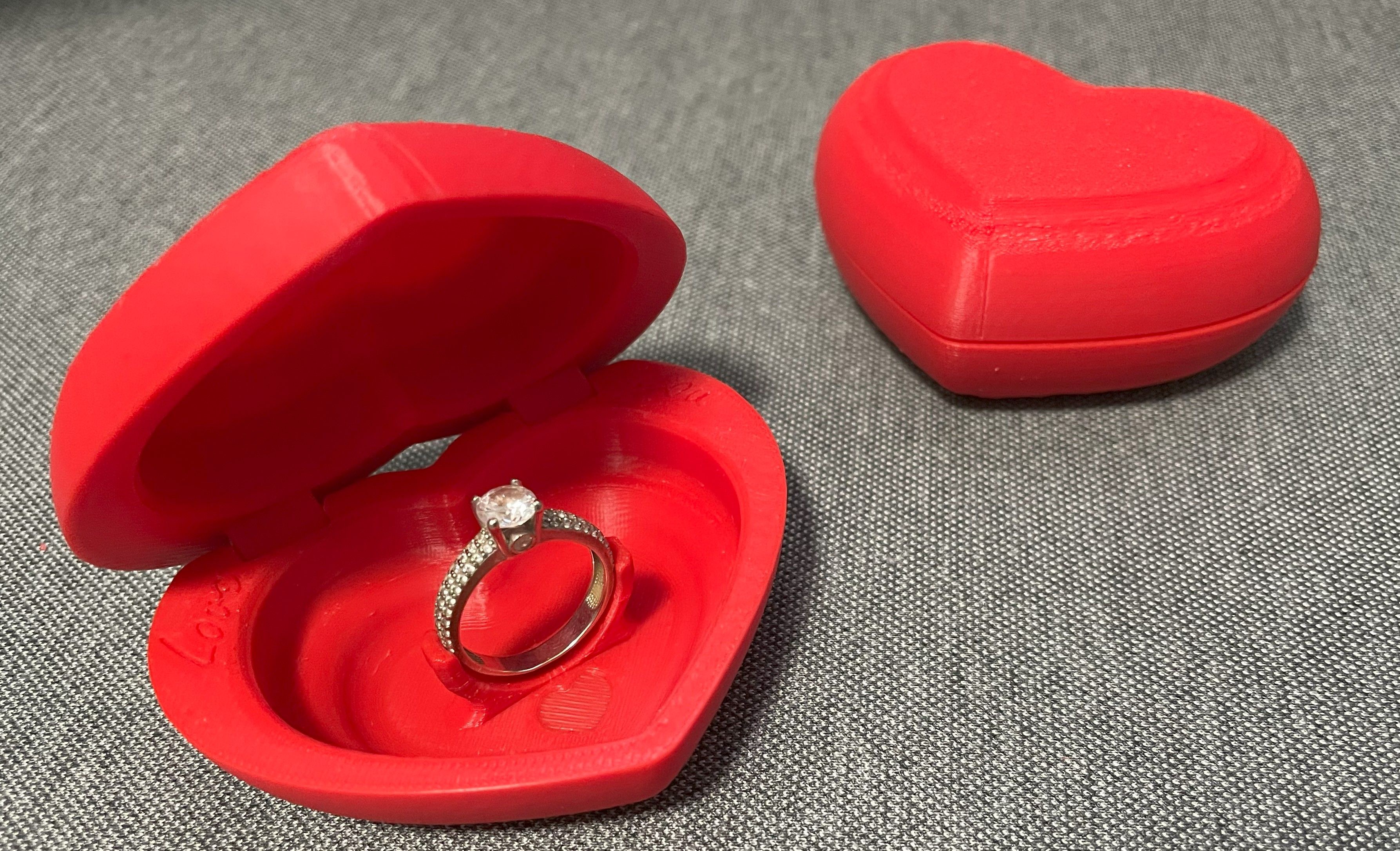Miniatura 2 do modelo 3D Heart-shaped ring box