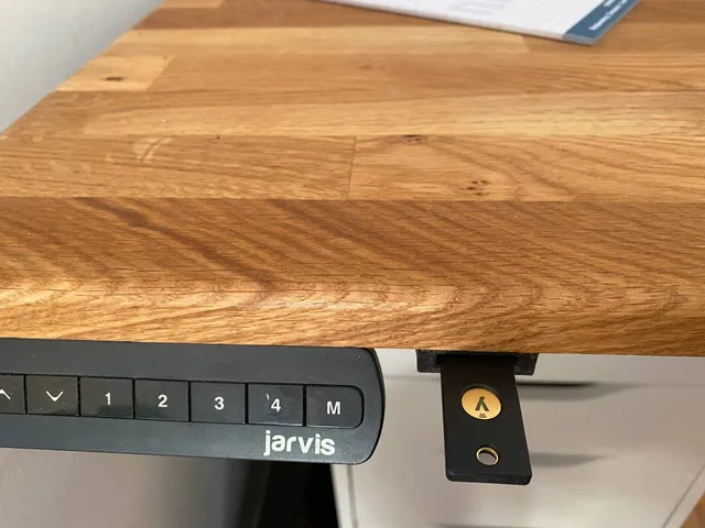 yubikey 5C NFC desk mount