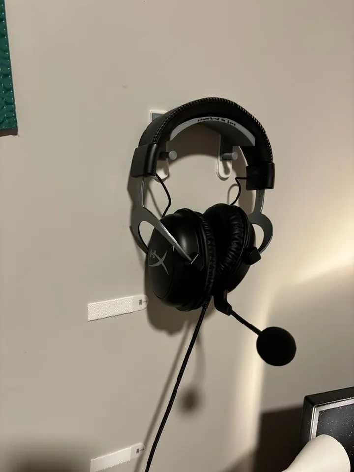 Command strip outlet headphone hook