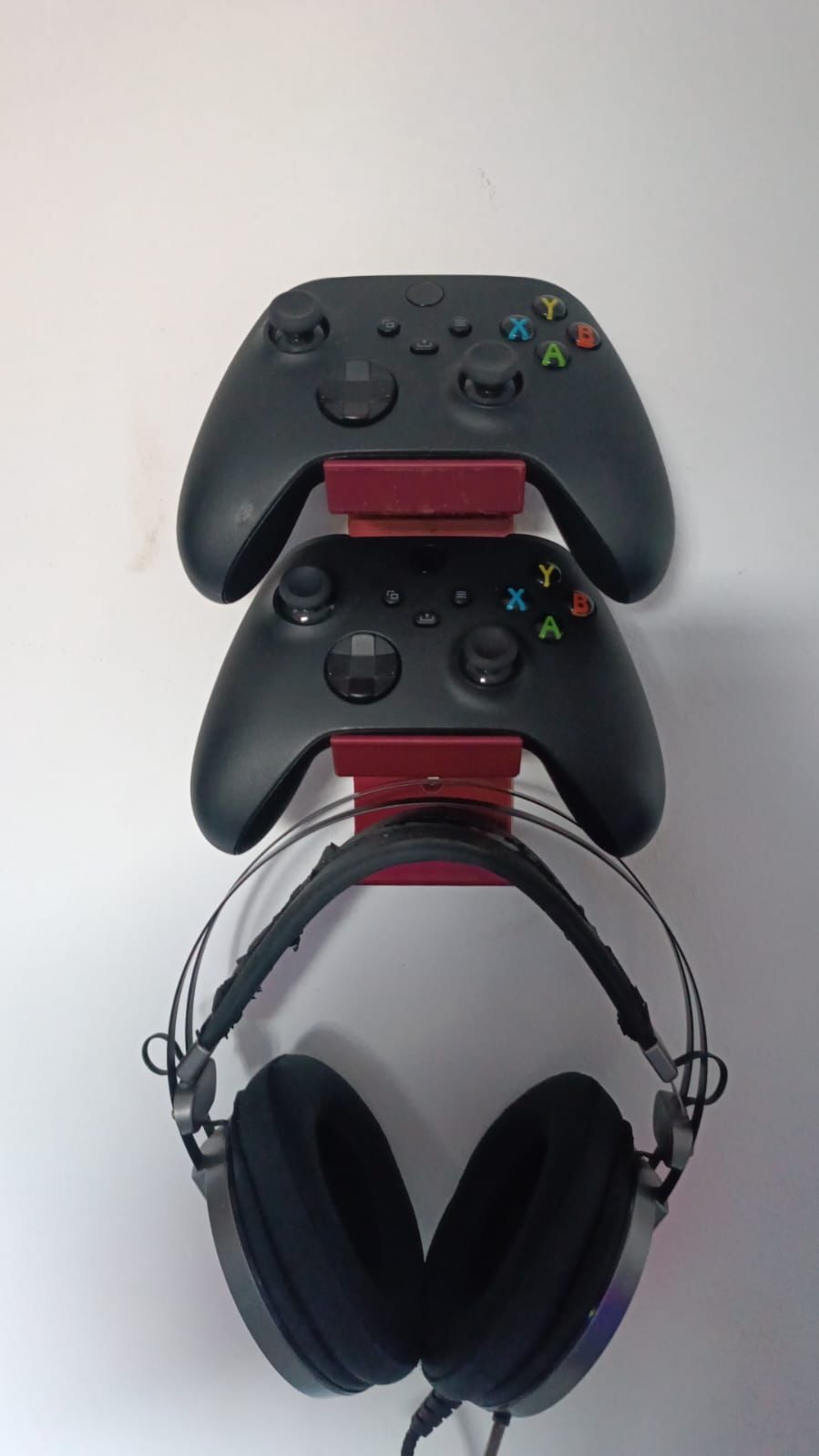 Xbox controller and headset wall bracket by artificialis Download