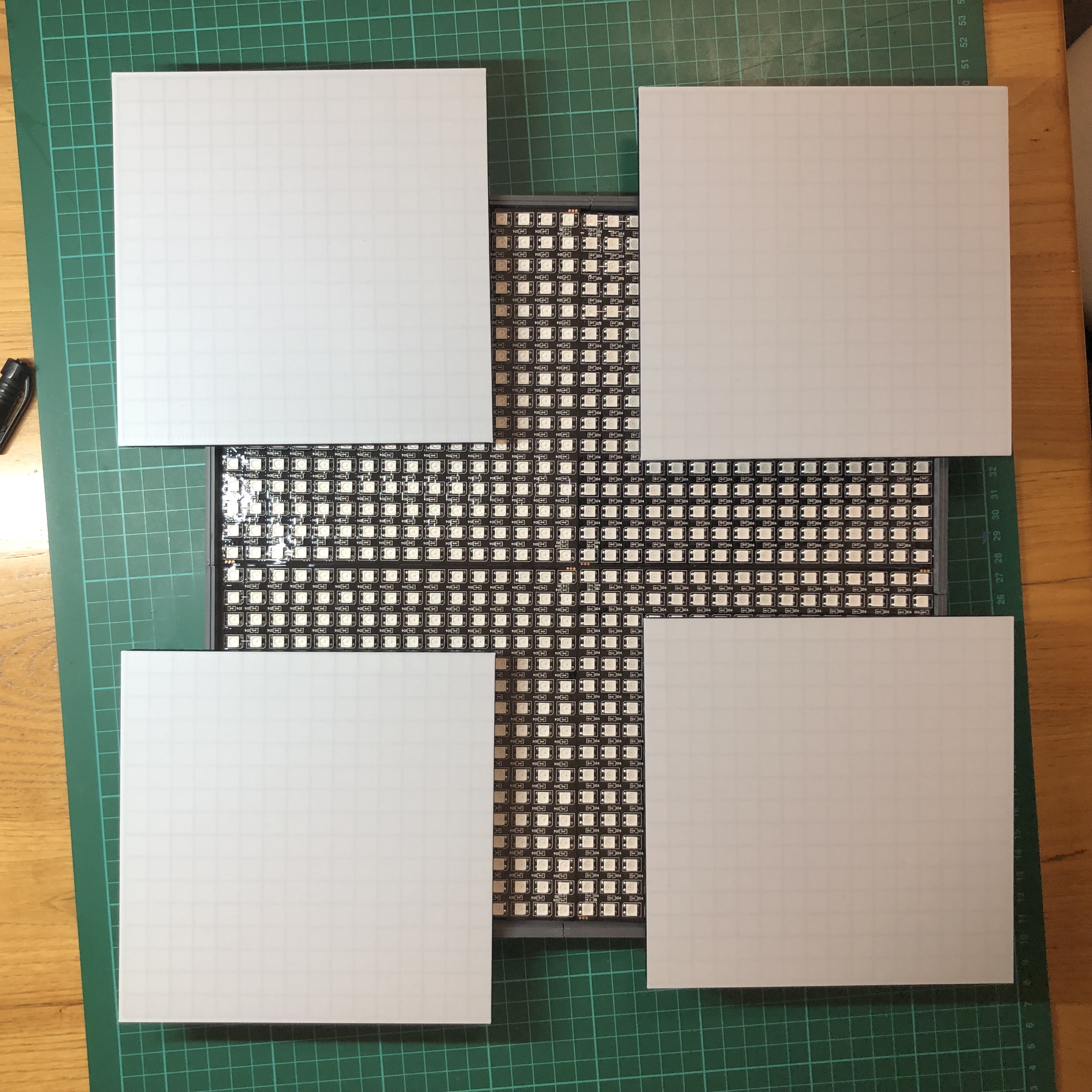Miniatura 6 do modelo 3D 32x32 LED Matrix Frame with Diffuser Grid
