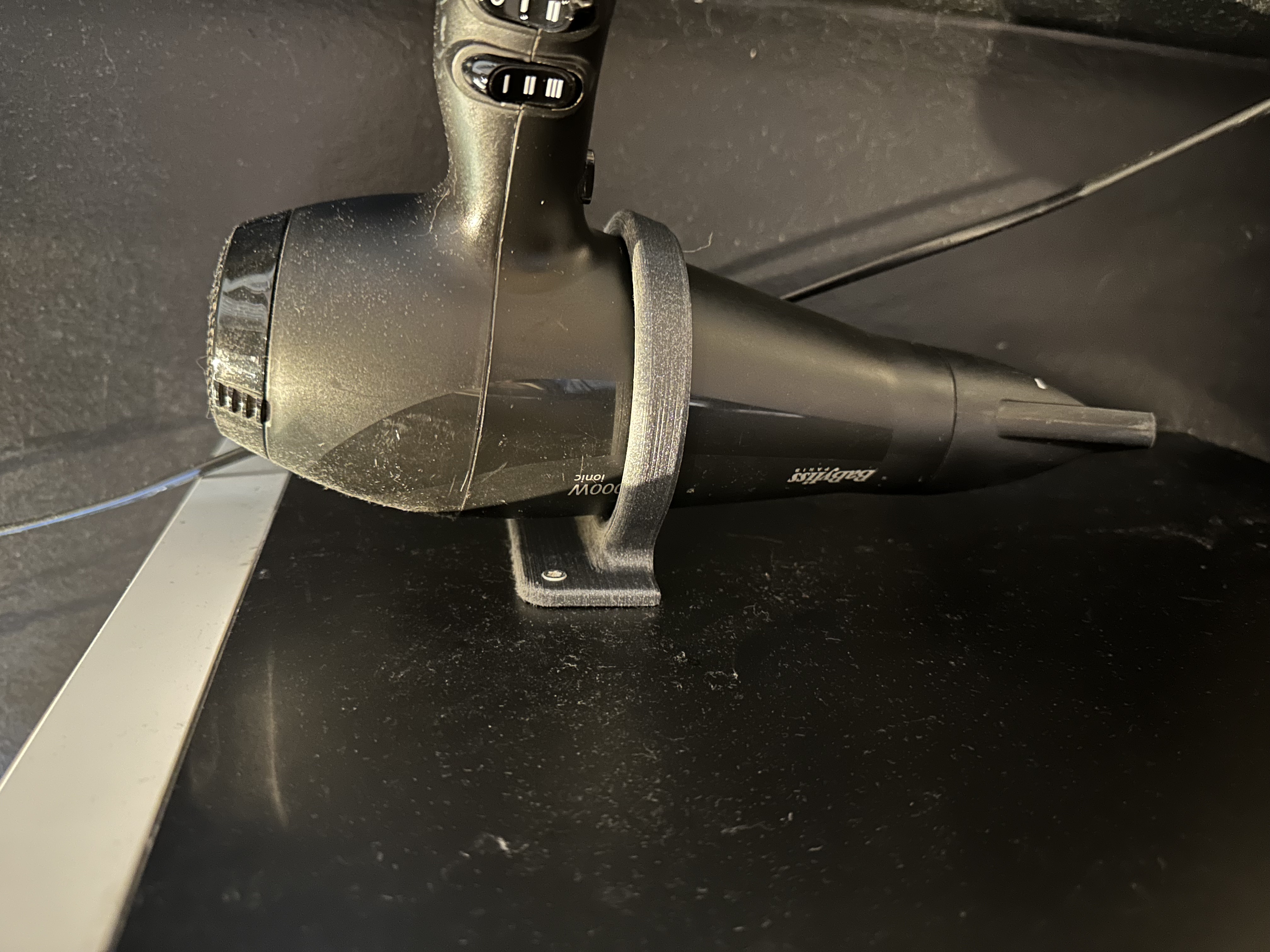 Wallmount for hairdryer