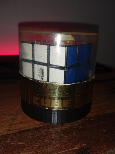 Stand for original Rubik's cube ( 57x57mm) - stojánek pro Rubikovu kostku