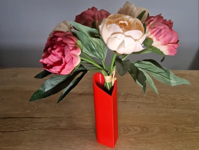 Romantic heart-shaped vase