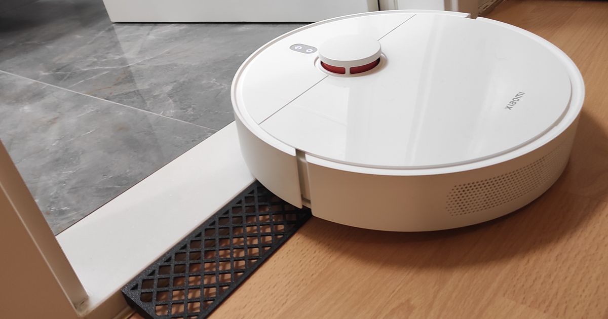 Robot vacuum ramp, modular, stackable for easier storeage by blaf77
