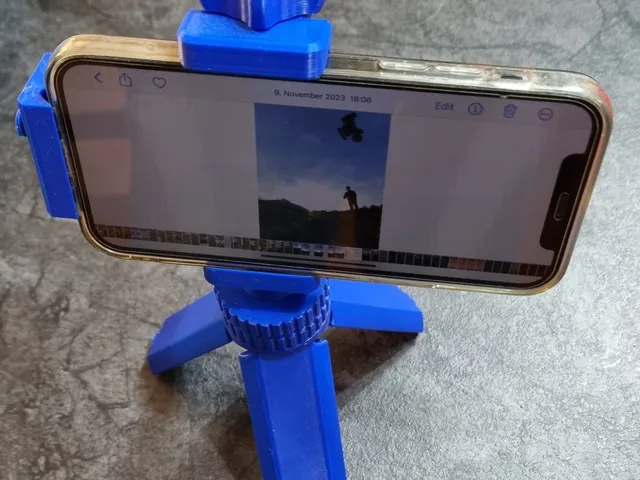 Adjustable tripod phone holder portrait and landscape