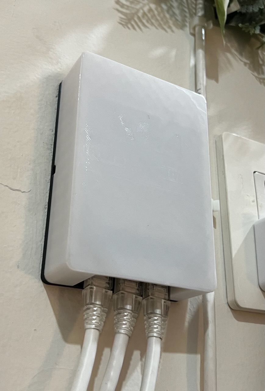 Wallplate for 3 keystones
