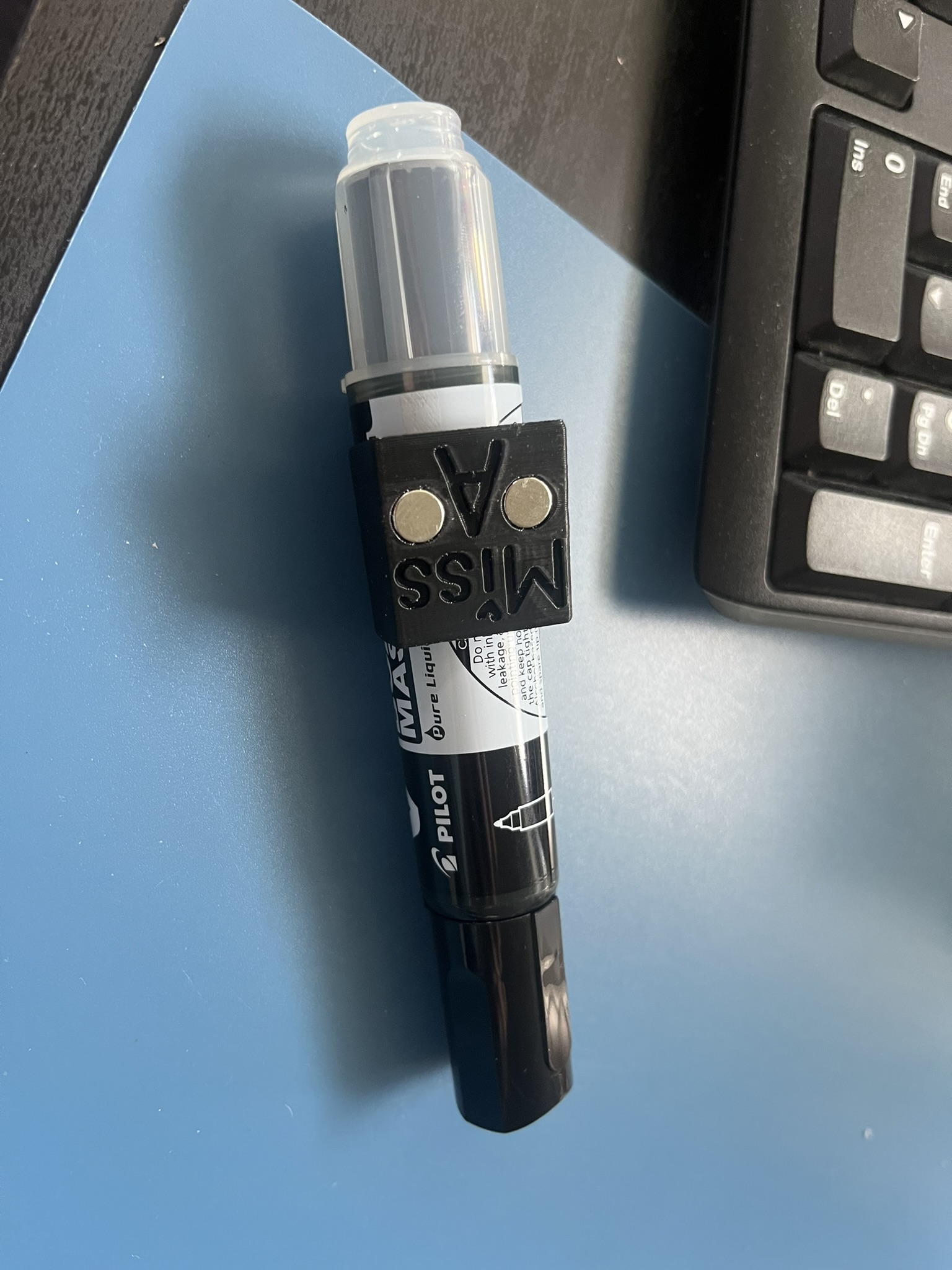 Pilot V Board Master Whiteboard/Permanent Marker Magnetic holster