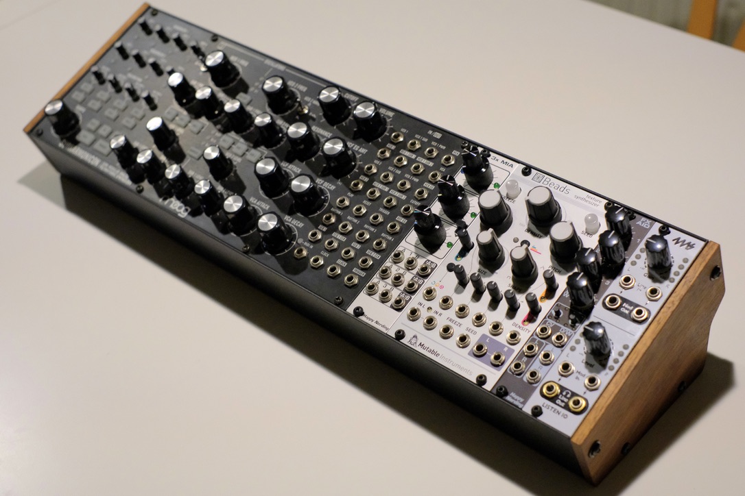 ユーロラックケース 60HP 6U モジュラーシンセ ケース 60HP Powered Eurorack Case – moog