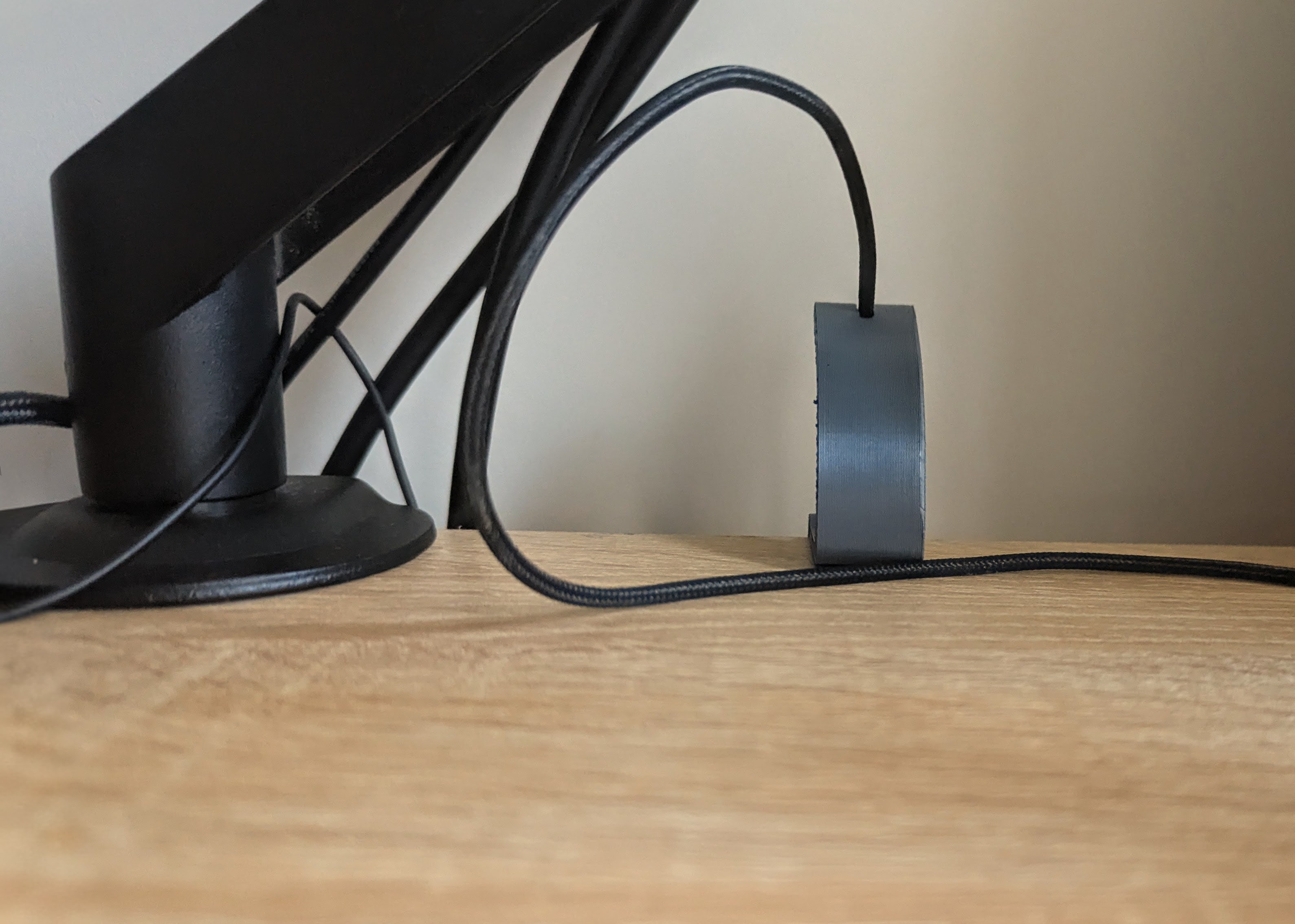 Minimalist not a bungee mouse cable holder