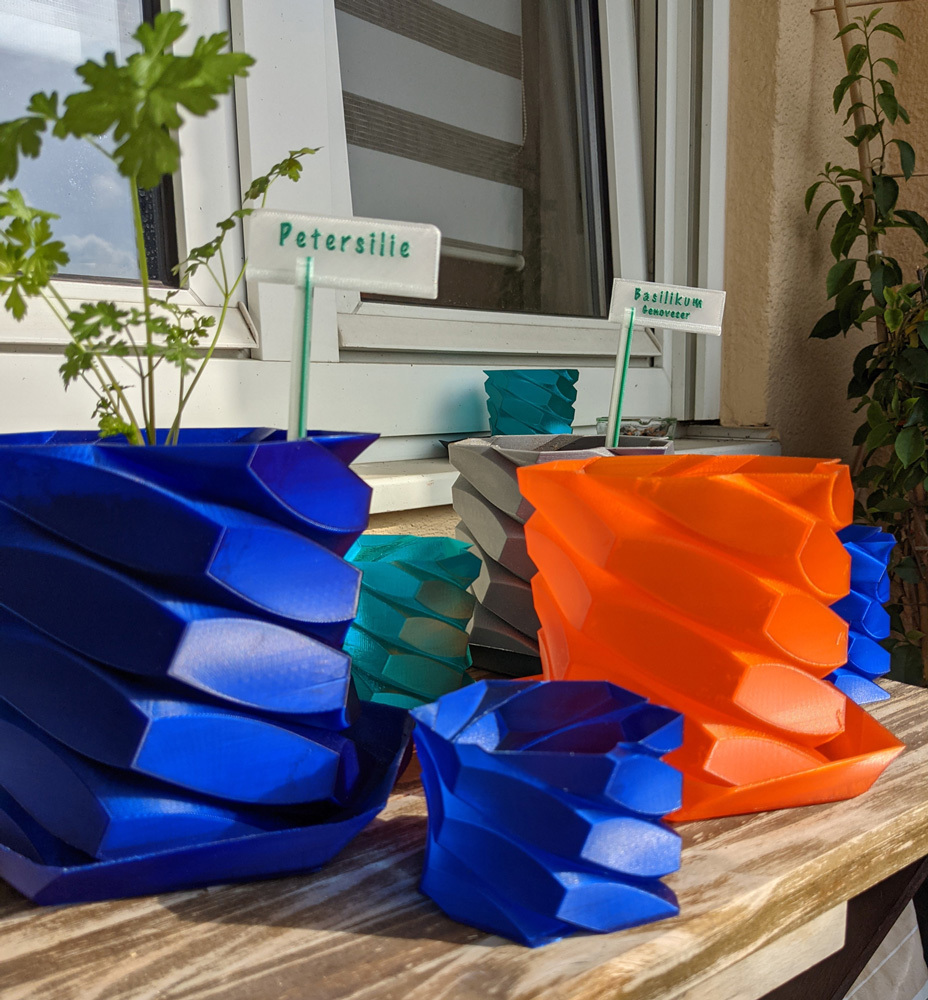 Plant Pot / Planter sixSwirl