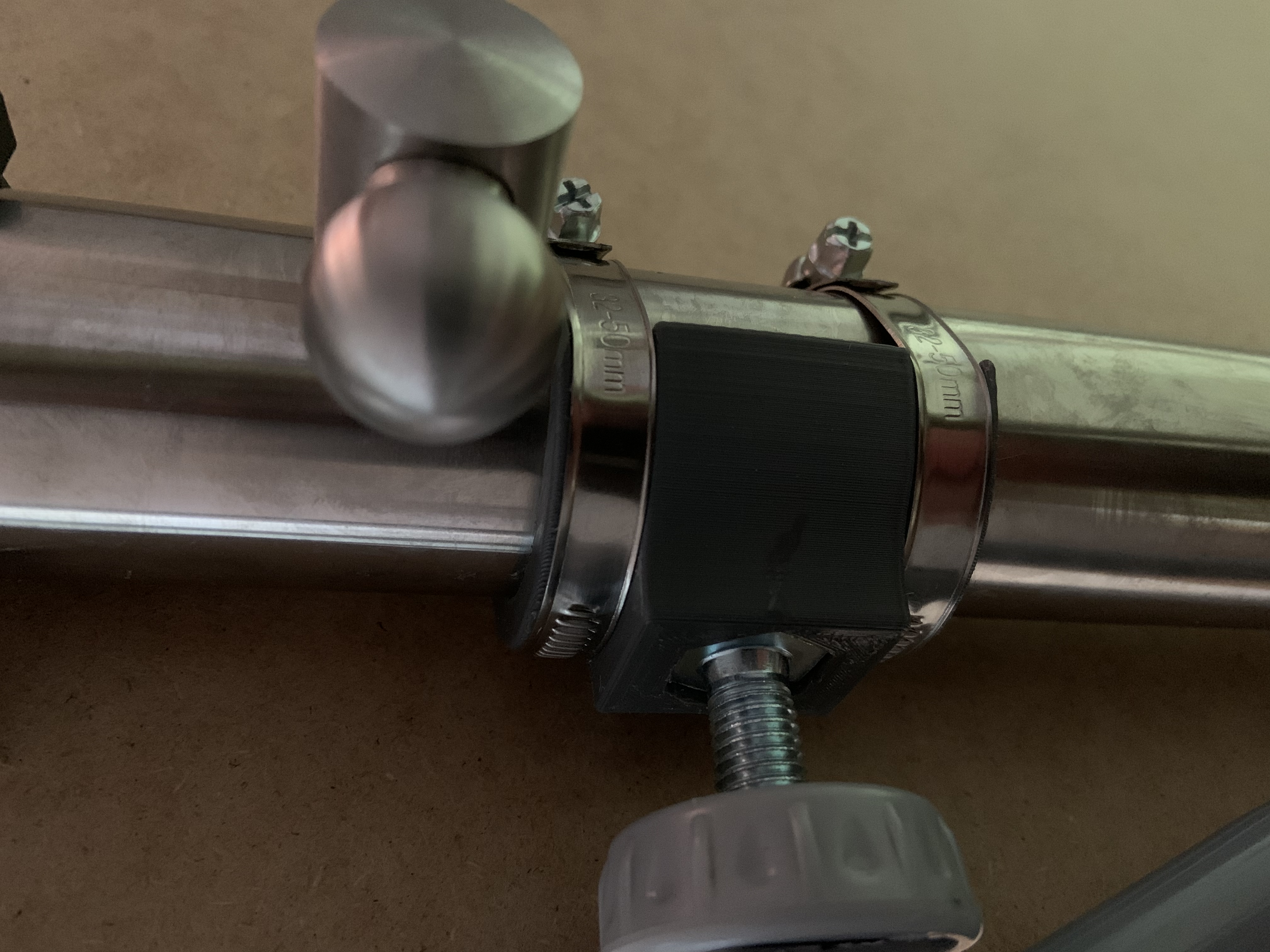 Child safety gates pipe mount