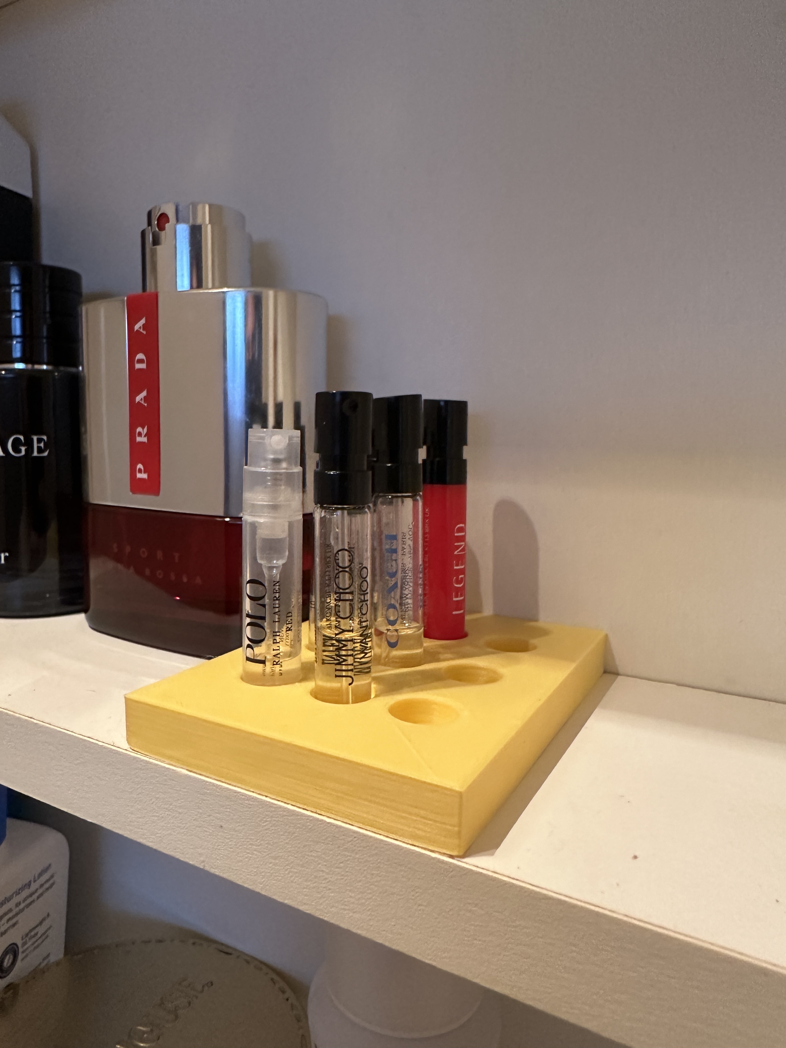 Miniatura 3 do modelo 3D Perfume sample holder