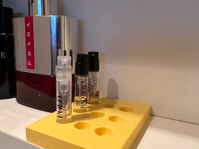 Perfume sample holder
