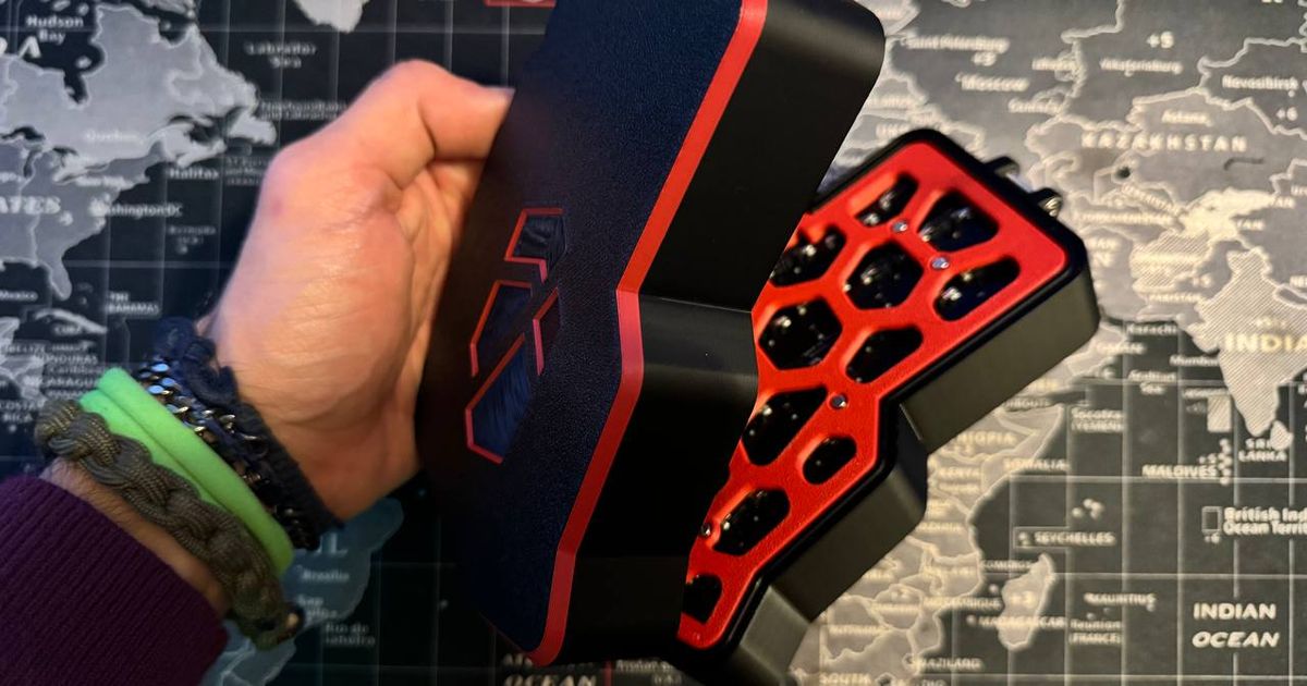 Corne keyboard body and travel case by Federico Download free STL