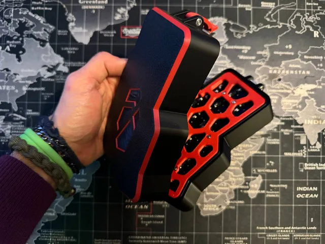 Corne keyboard body and travel case