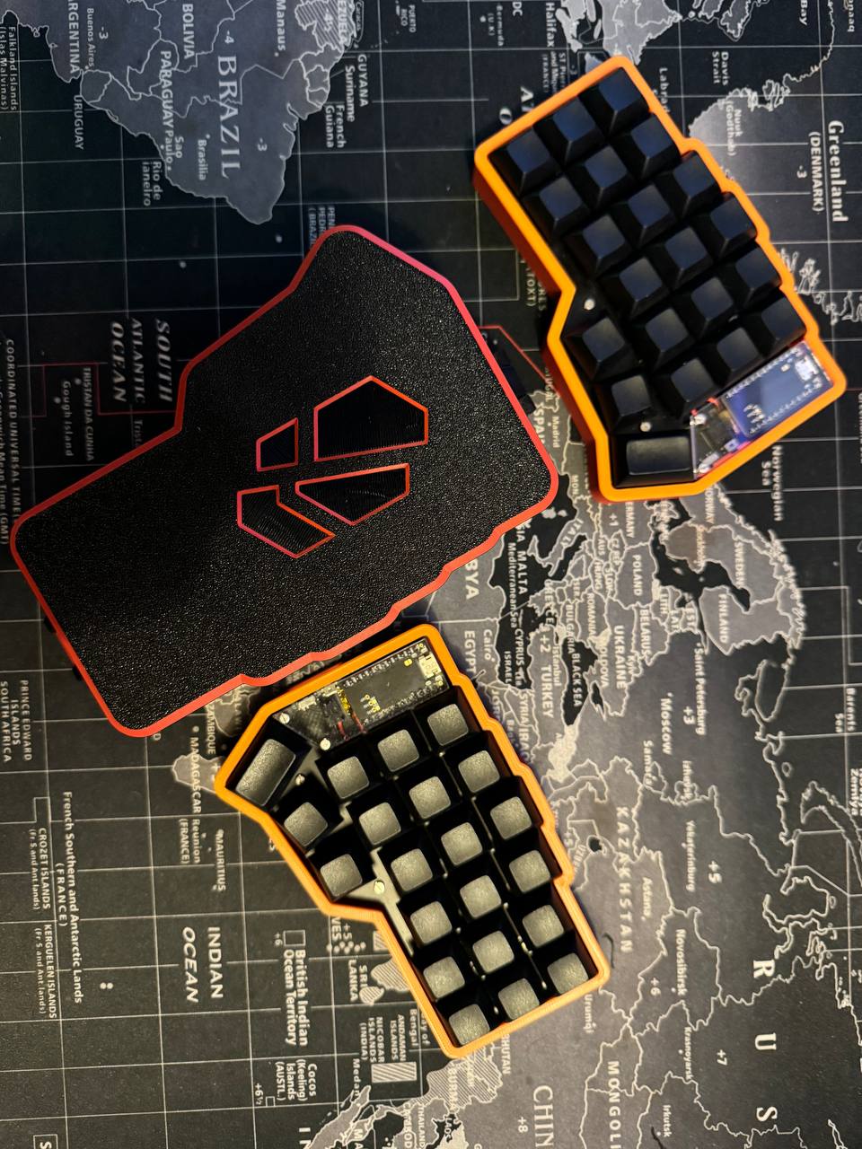 Corne keyboard body and travel case by Federico Download free STL