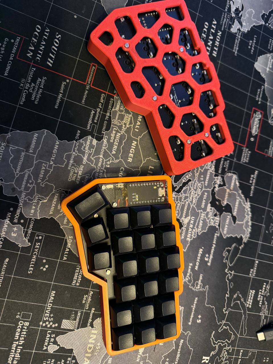 Corne keyboard body and travel case by Federico Download free STL