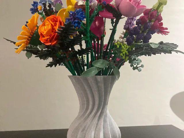 Vase Twisted and Straight