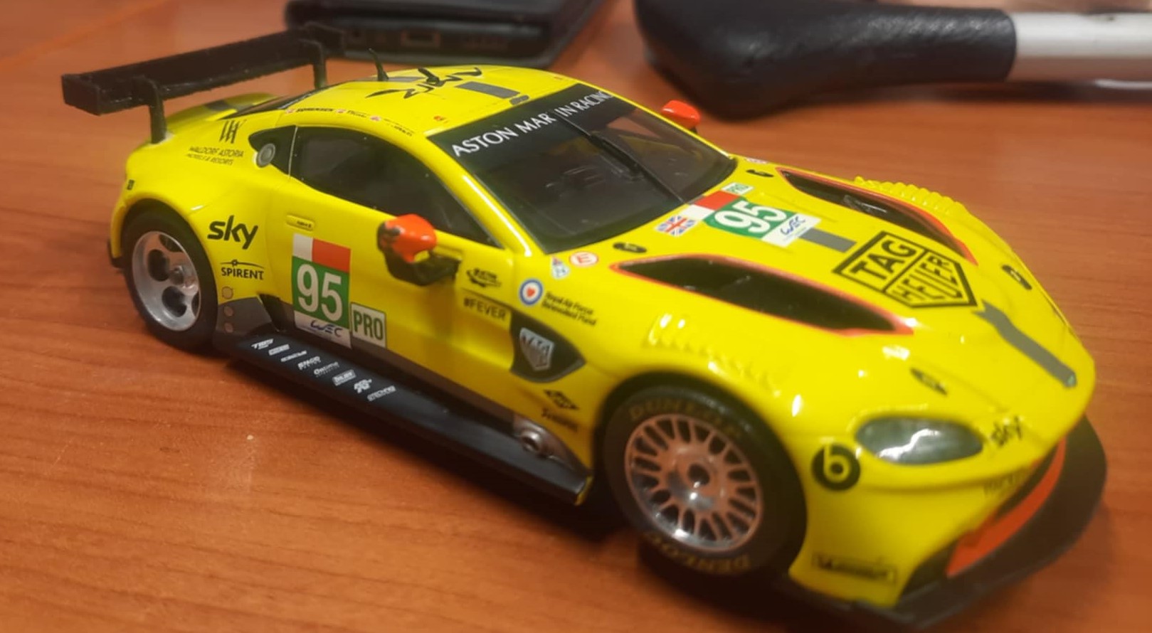 Carrera slot car rear wing 1:32 for Aston Maerin