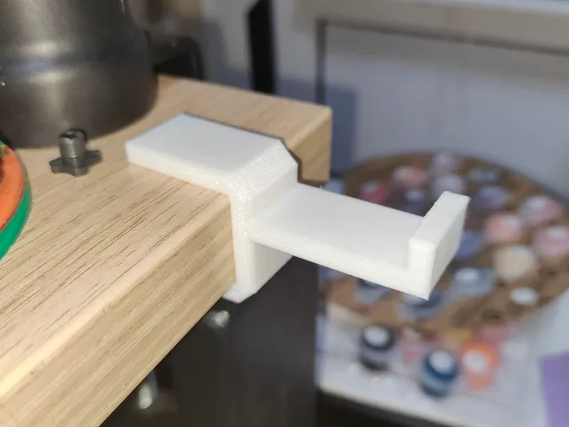Simple headphones holder