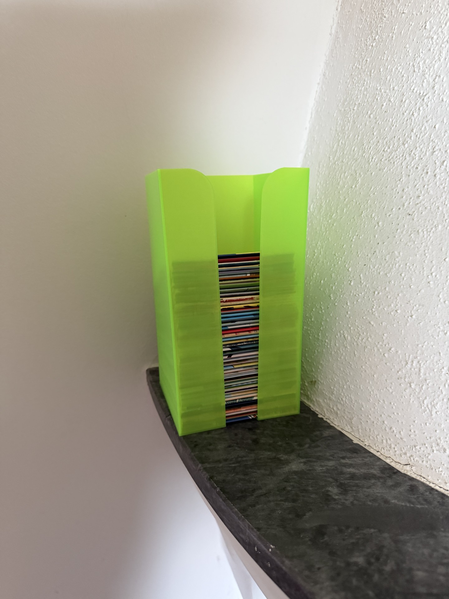 Pixi book holder
