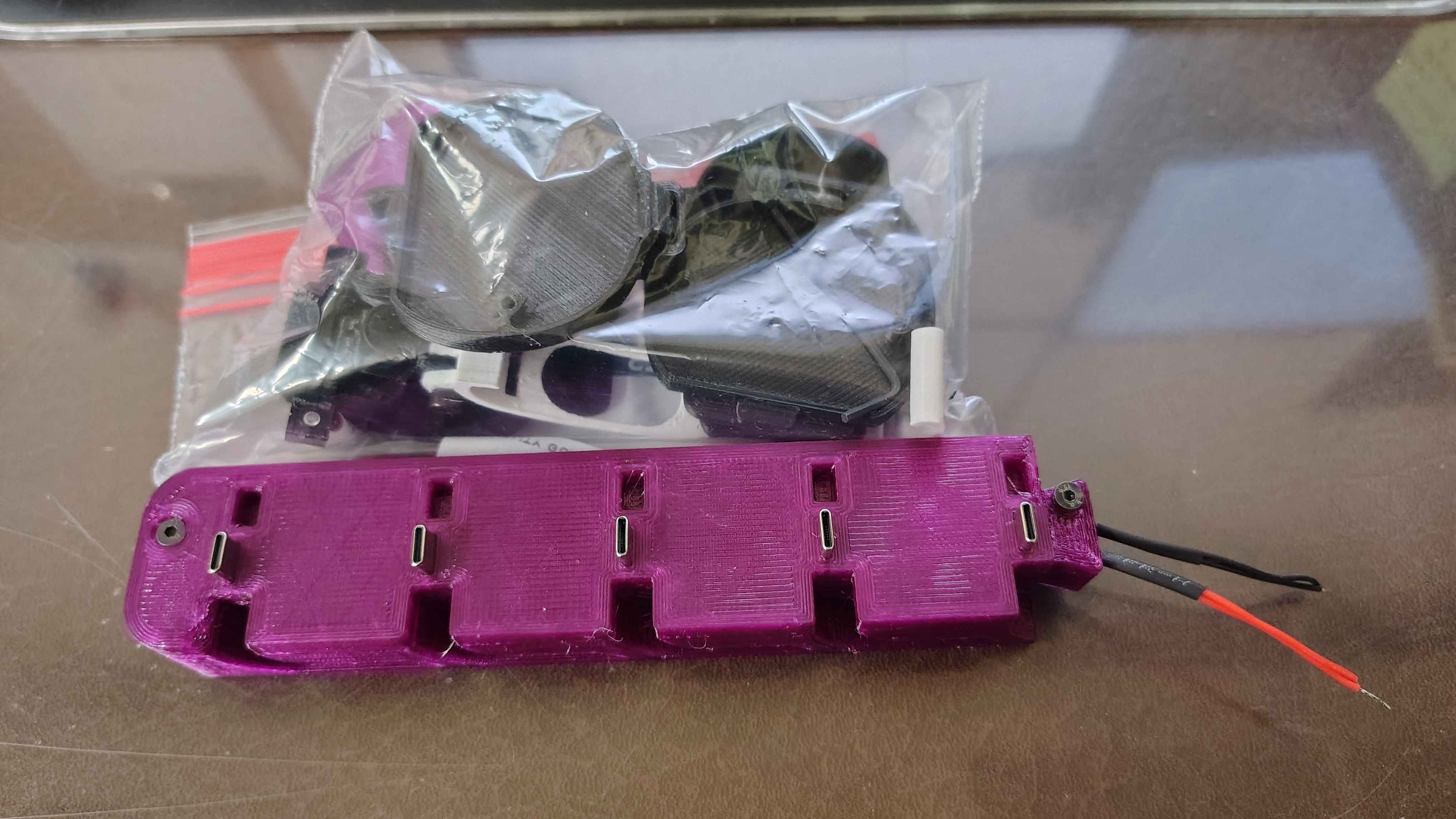 Charge dock for SlimeVR trackers