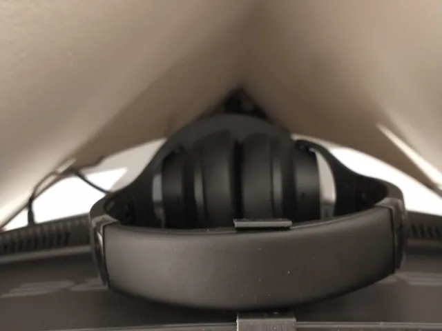 Anker Q20i Headset Hook for Monitor
