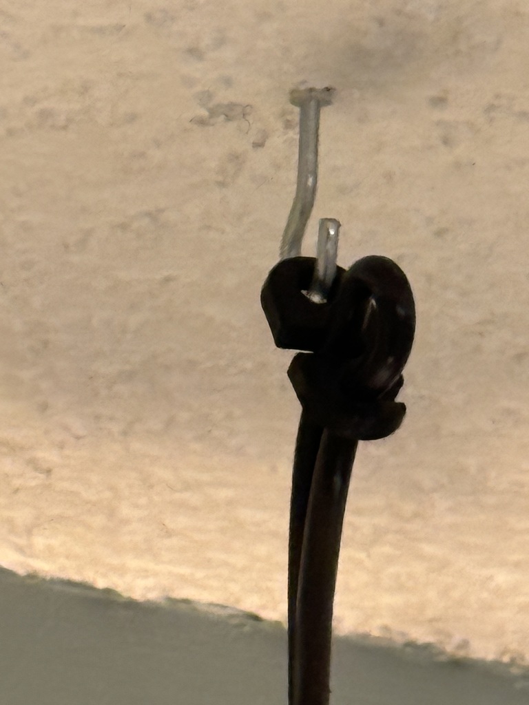 Miniatura 4 do modelo 3D Hanging Light Hook