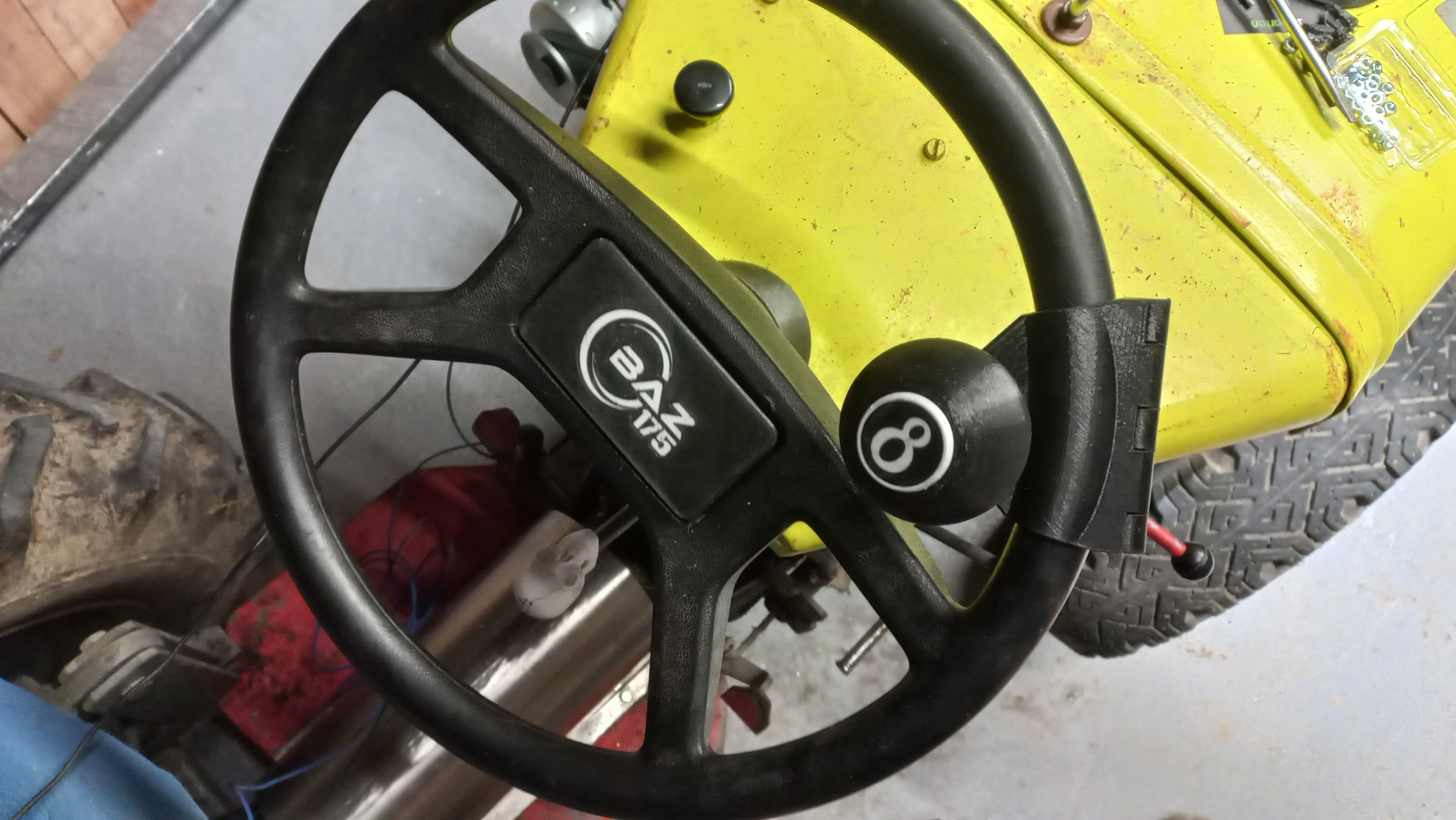 Steering wheel knob ball (billiard No.8) / koule na volant