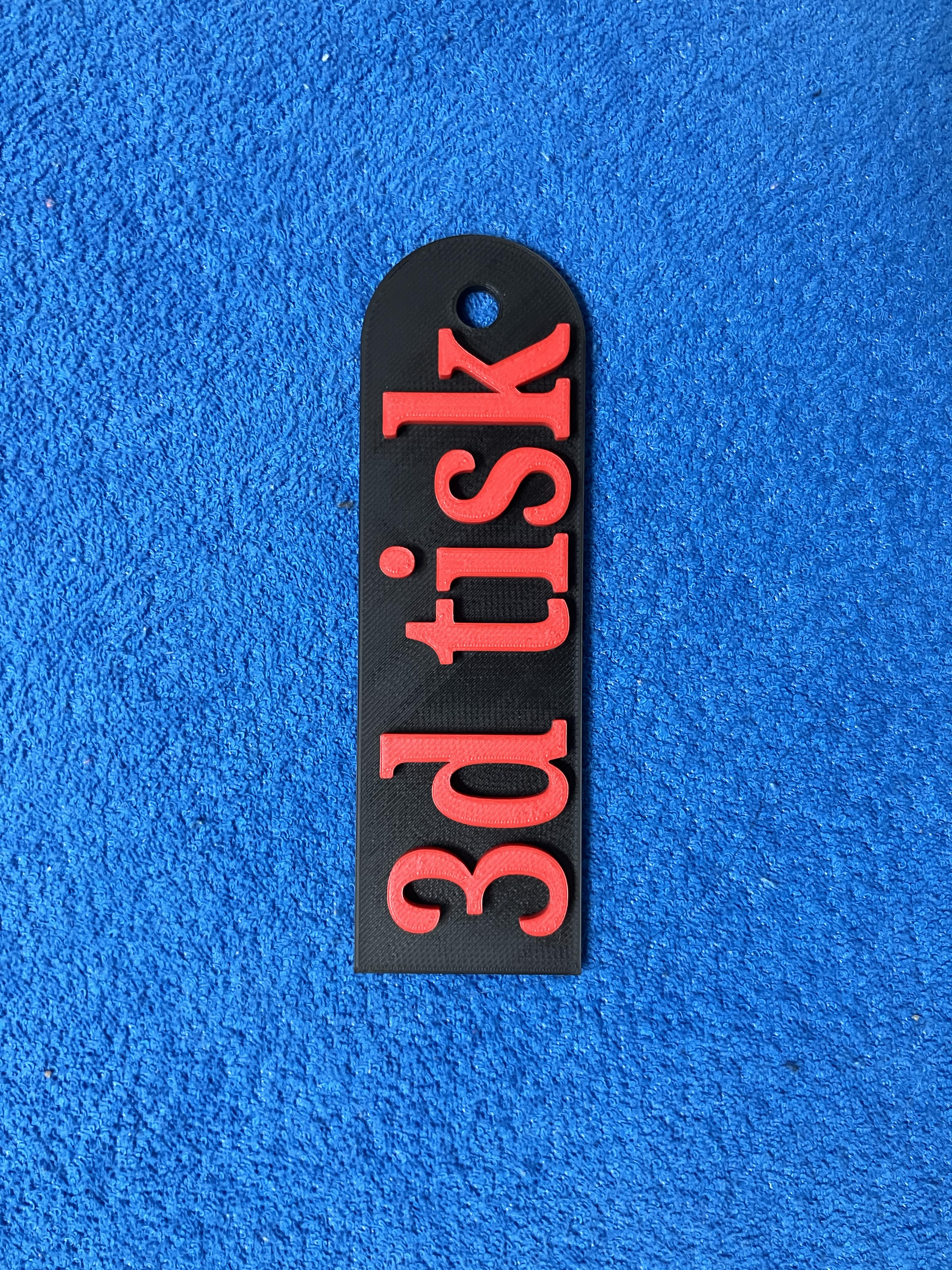 Klíčenka s nápisem 3D TISK