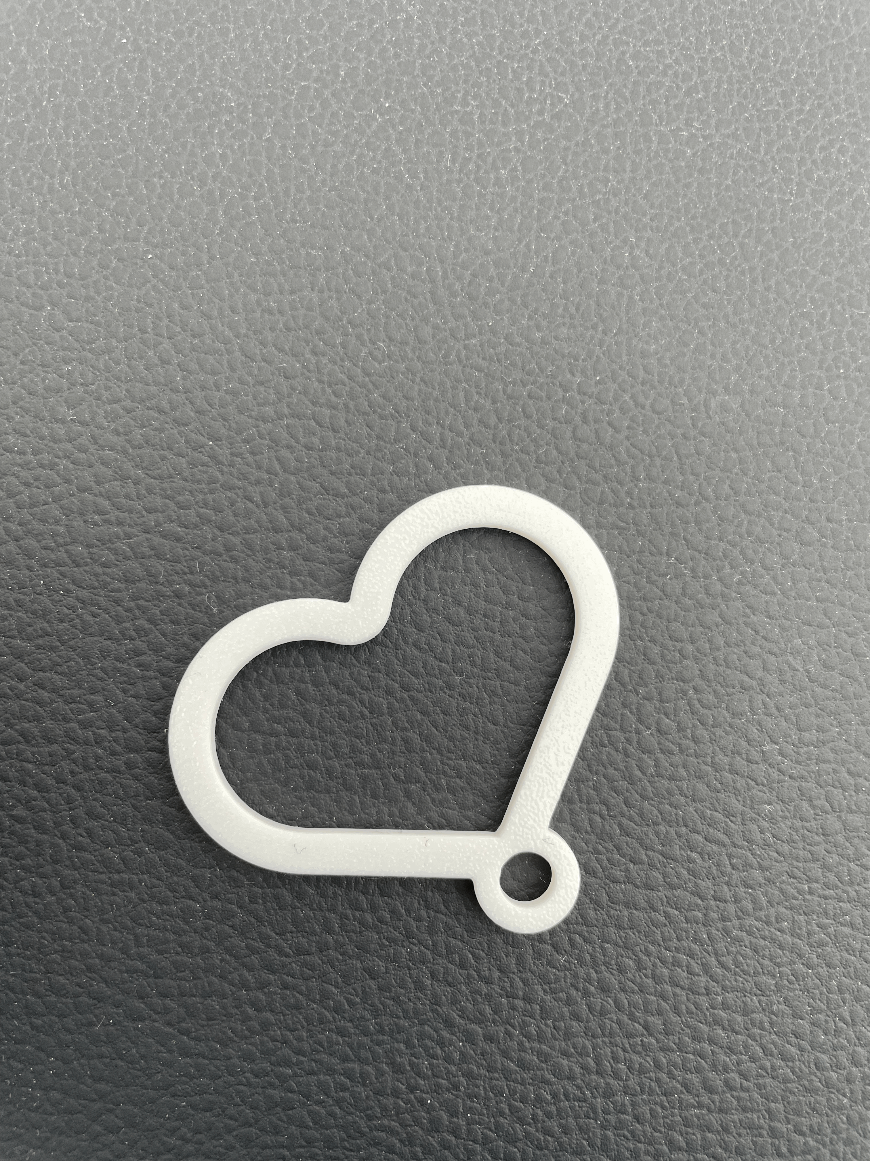 Miniatura 3 do modelo 3D Heart shaped keychain