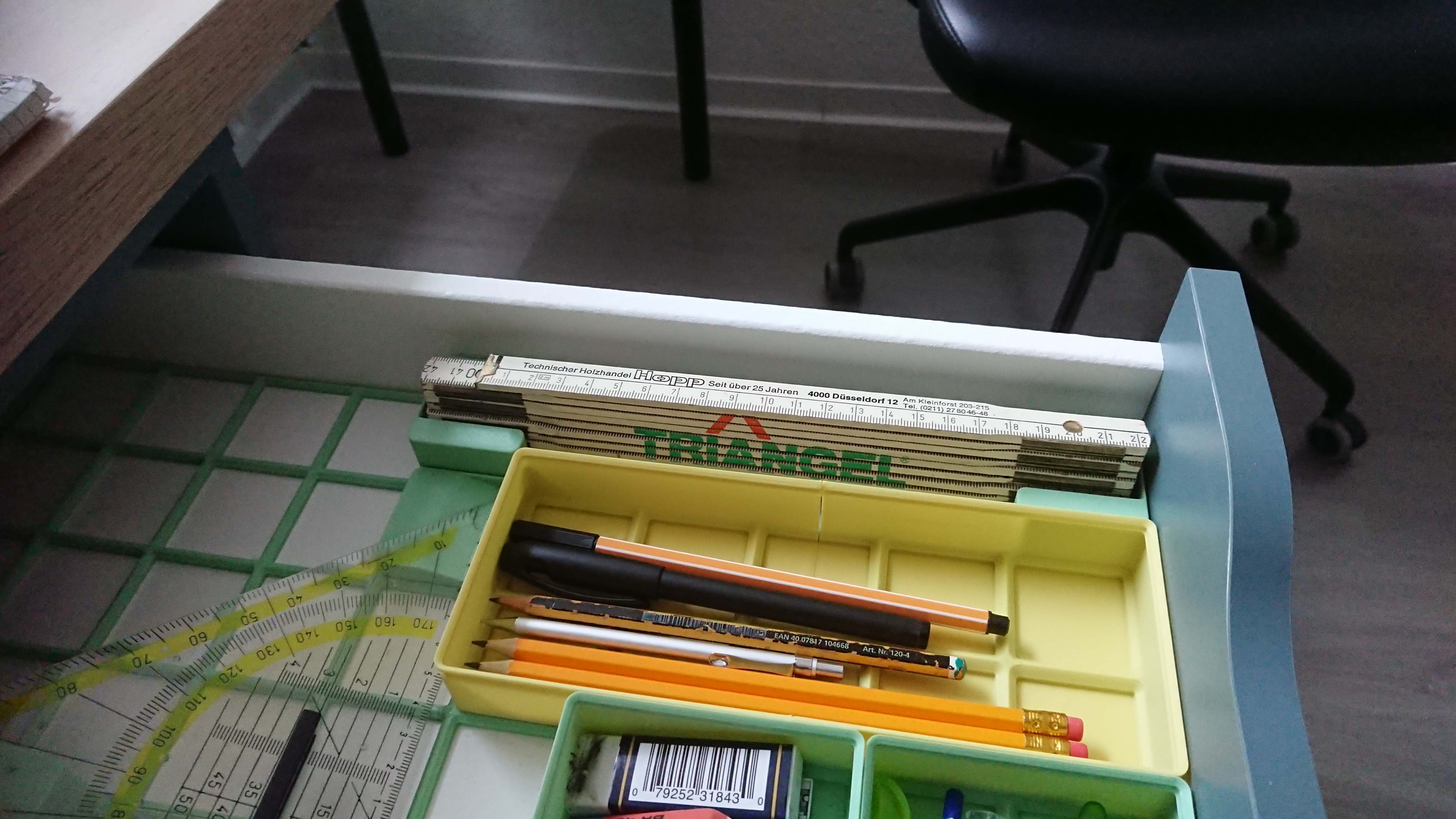 Gridfinity holder for folding ruler