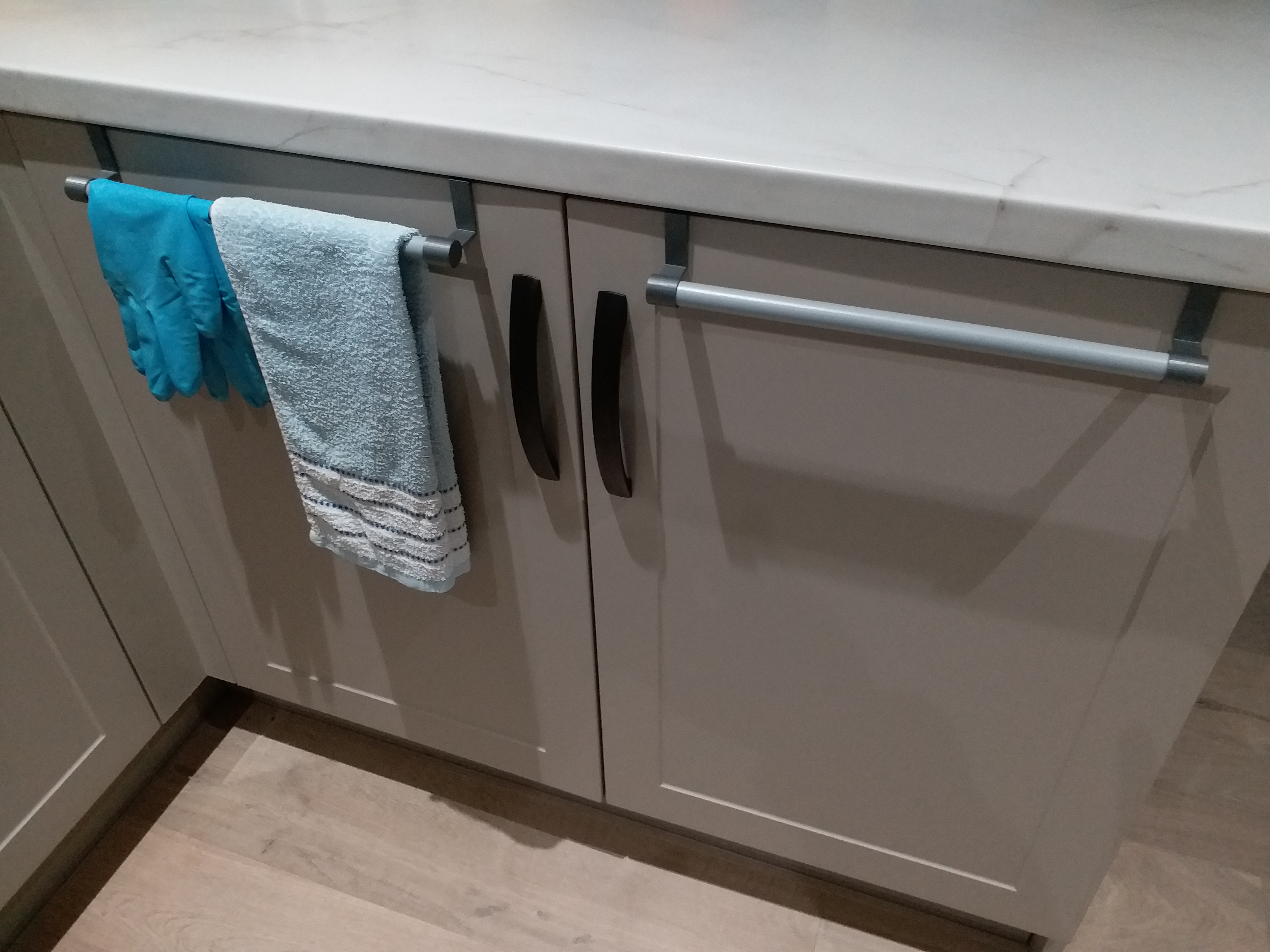 Kitchen overdoor hooks