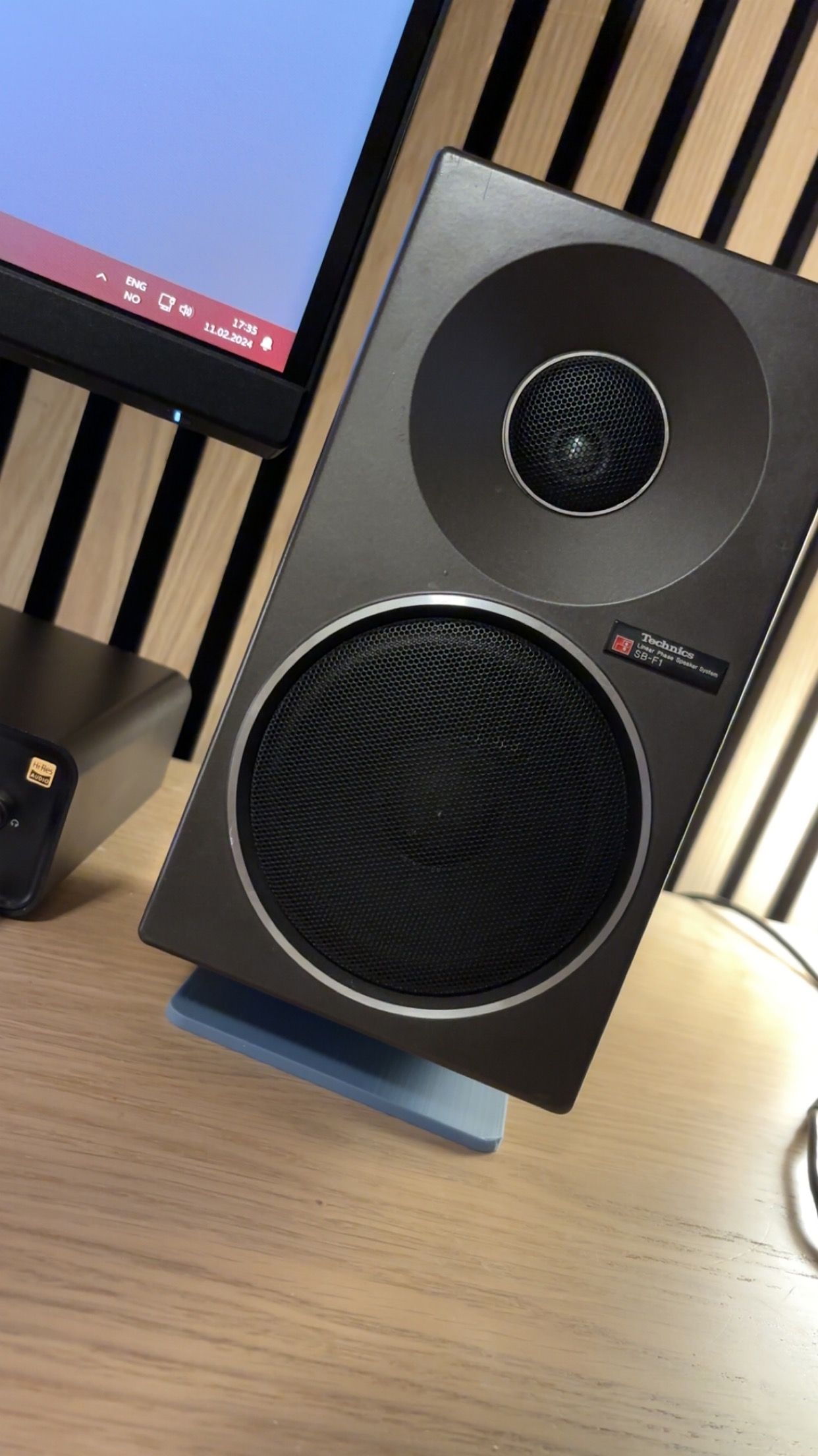Speaker stand