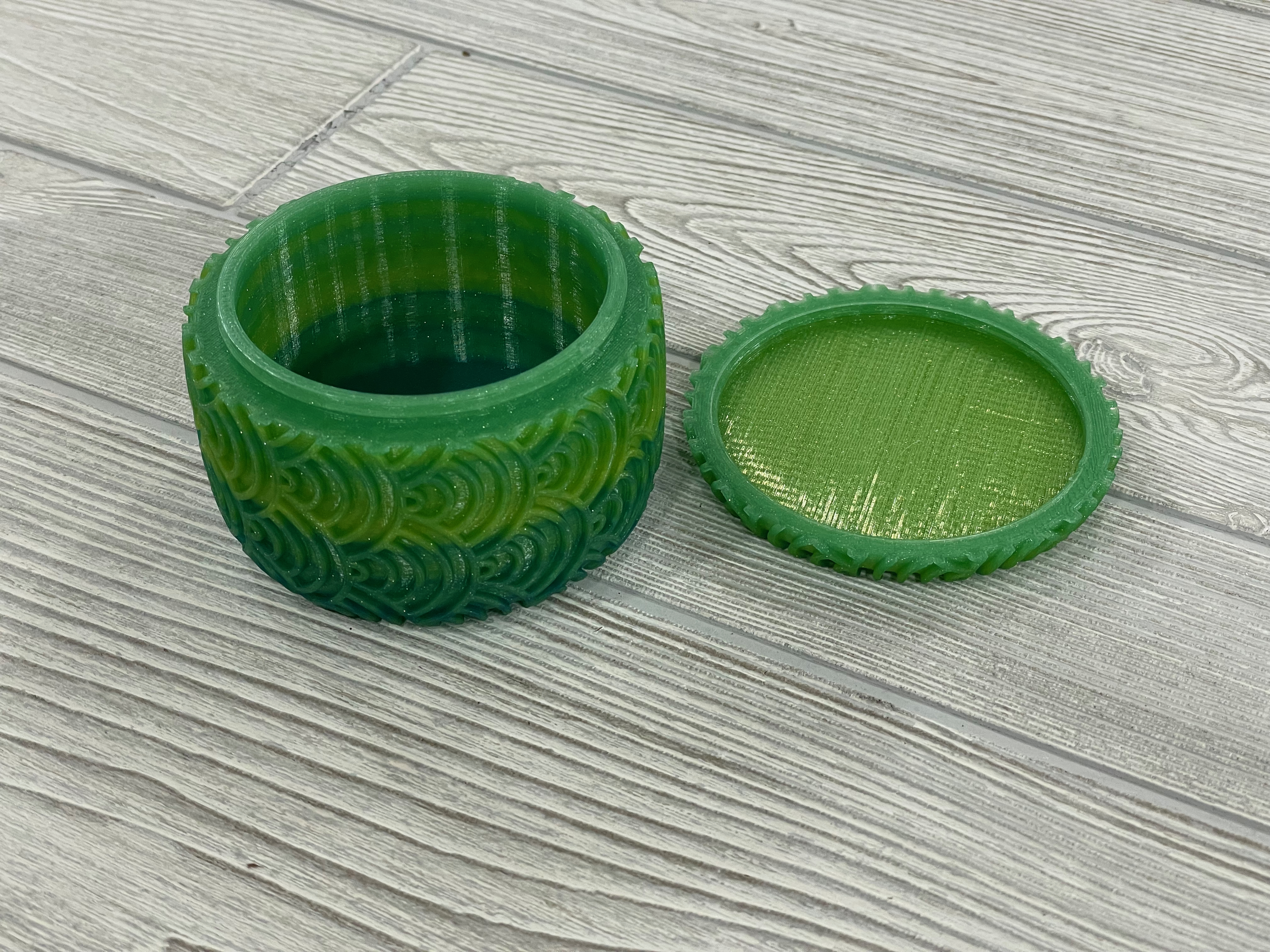 Canister with screw on lid - scales pattern