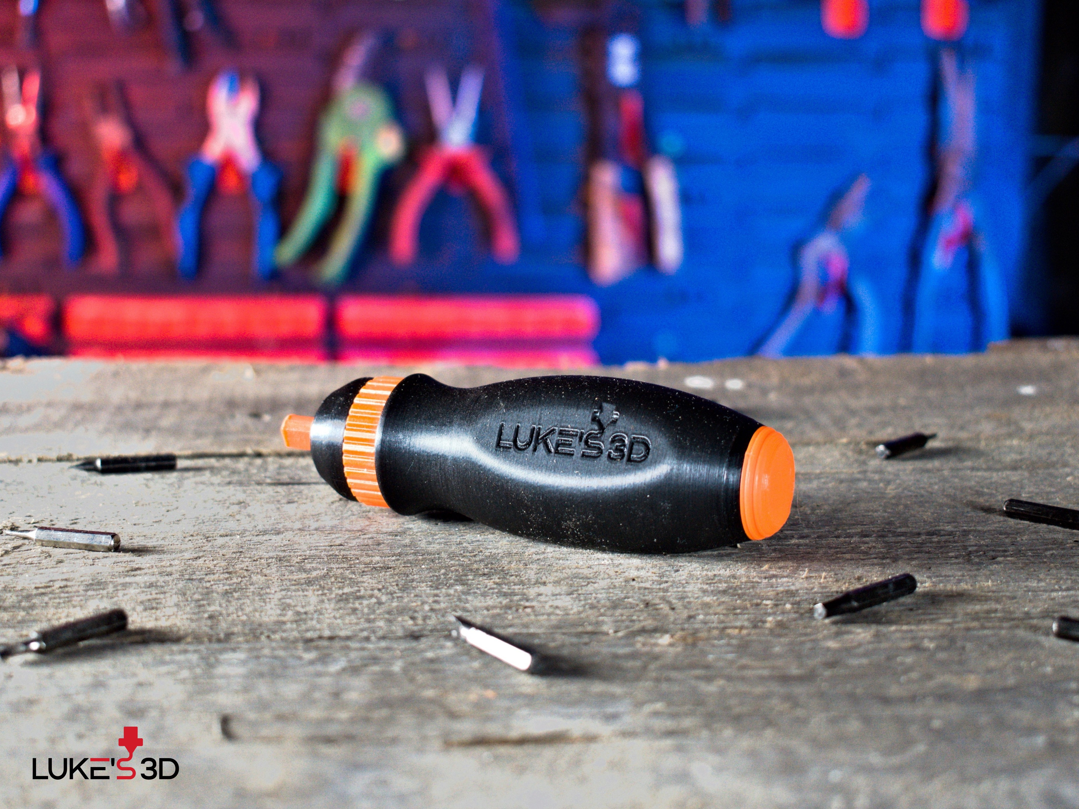 Two-way ratchet stubby screwdriver