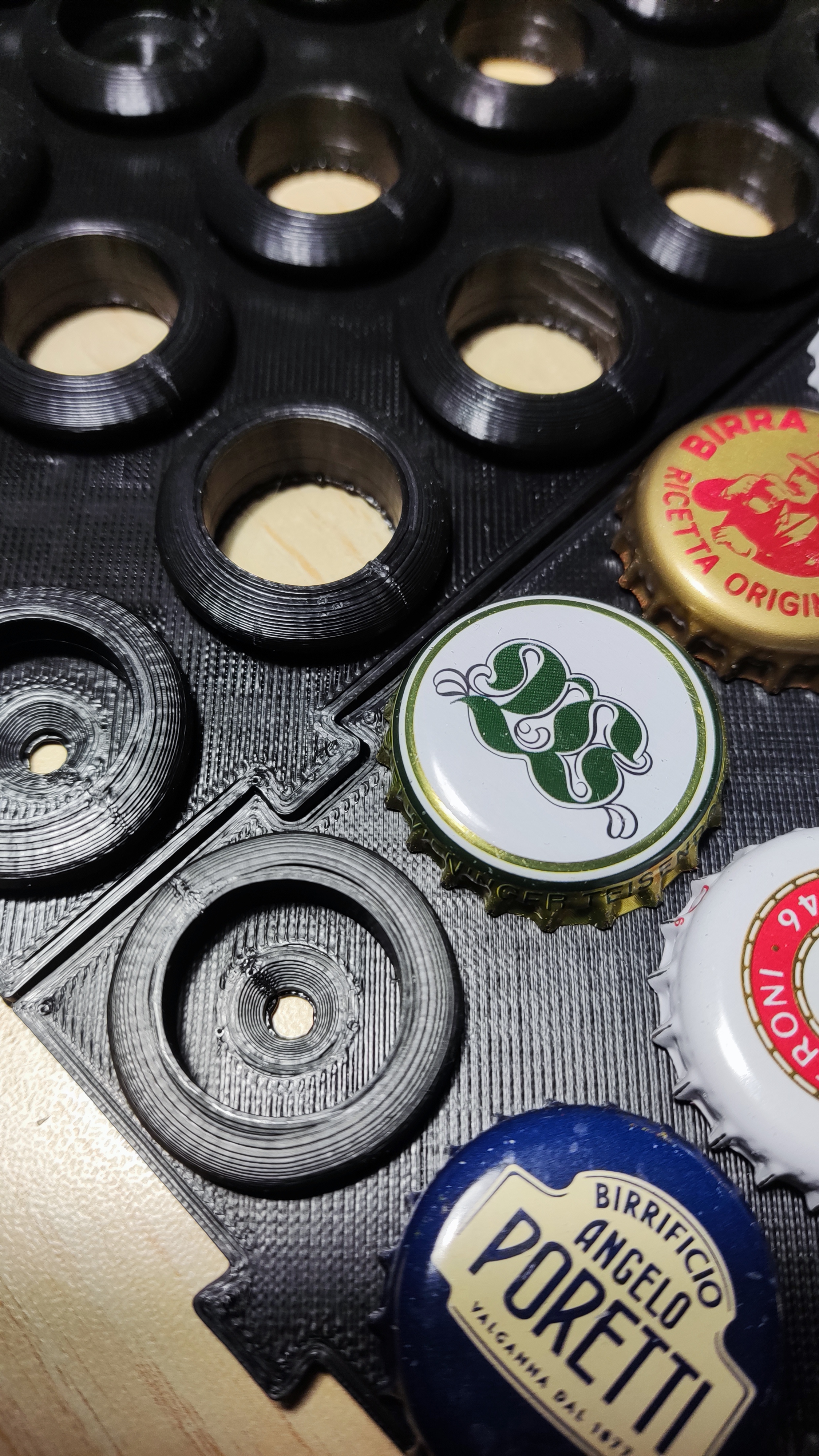 Miniatura 2 do modelo 3D Beer cap holder lightweight